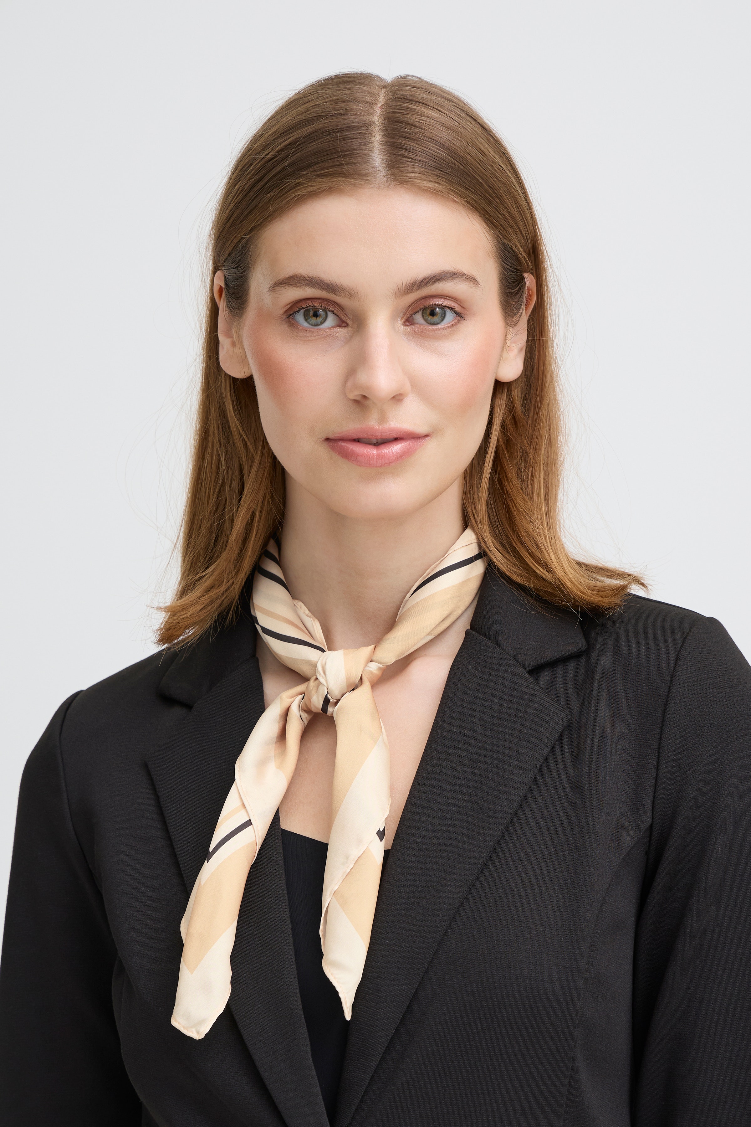 IAJLA Scarf LOOKBOOK DETAIL 20125328-161212