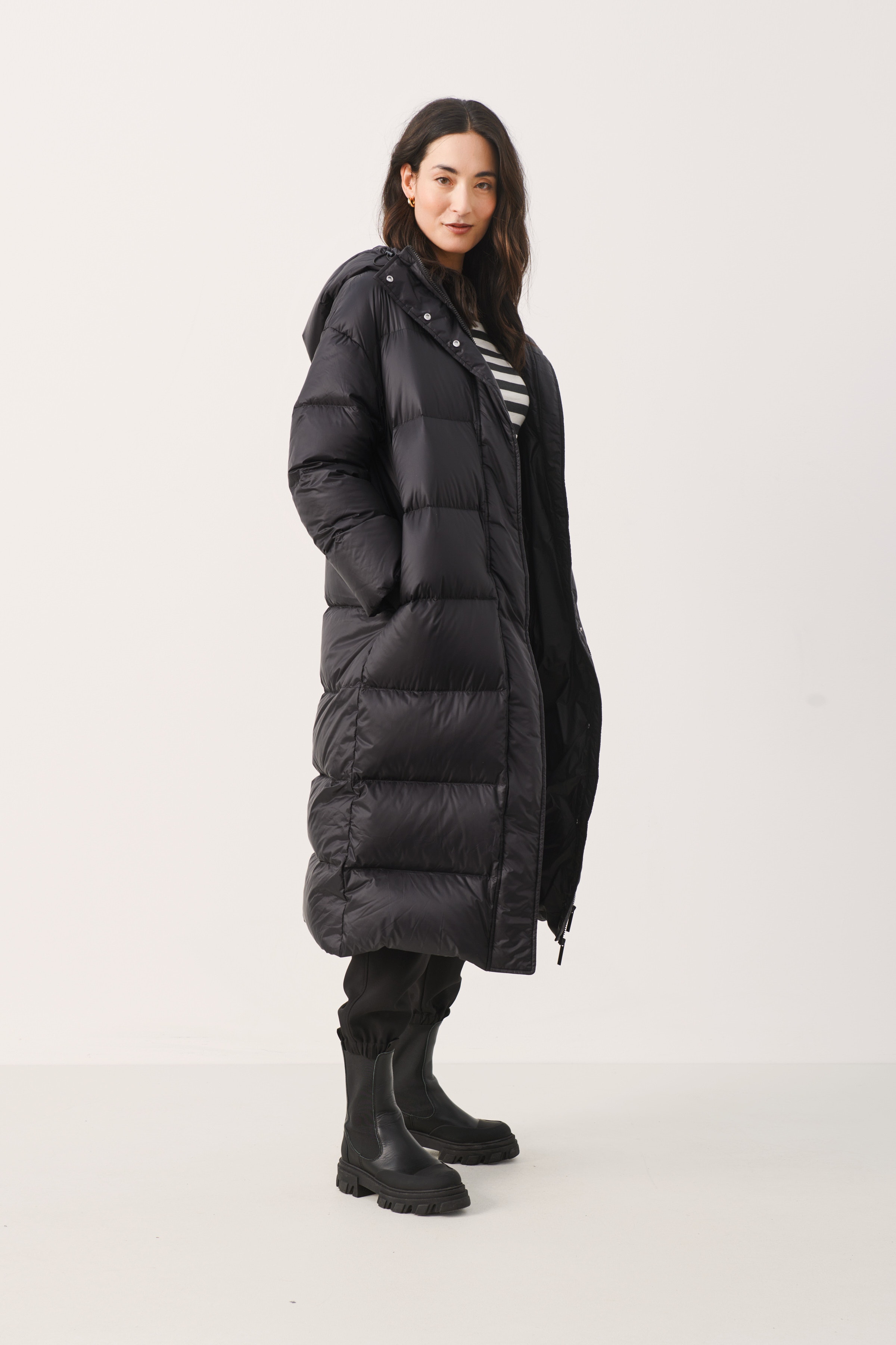 CaitlinPW Coat LOOKBOOK FRONT 30307766-194008