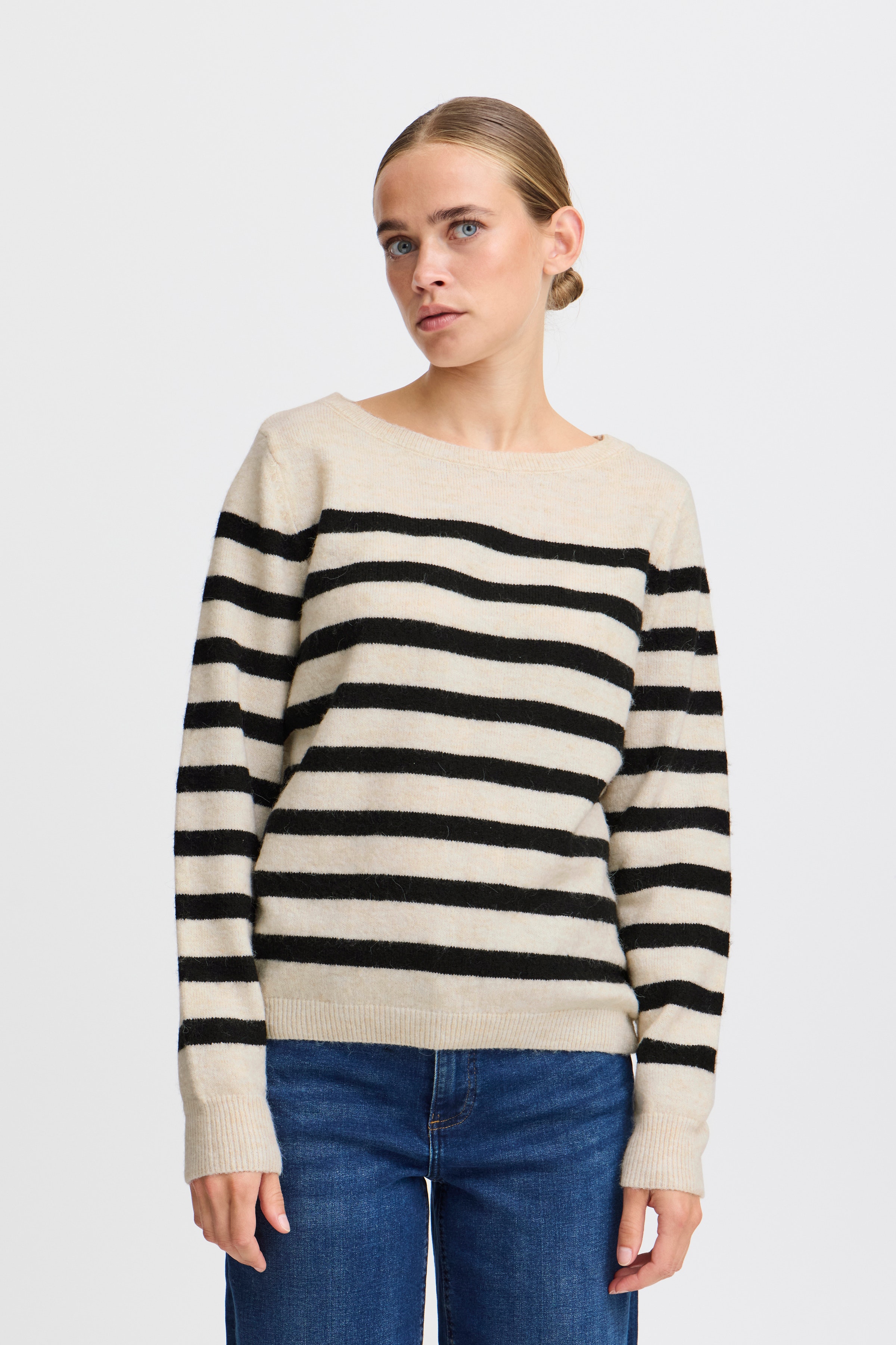 IHLEVONE Pullover LOOKBOOK FRONT 20121822-204146