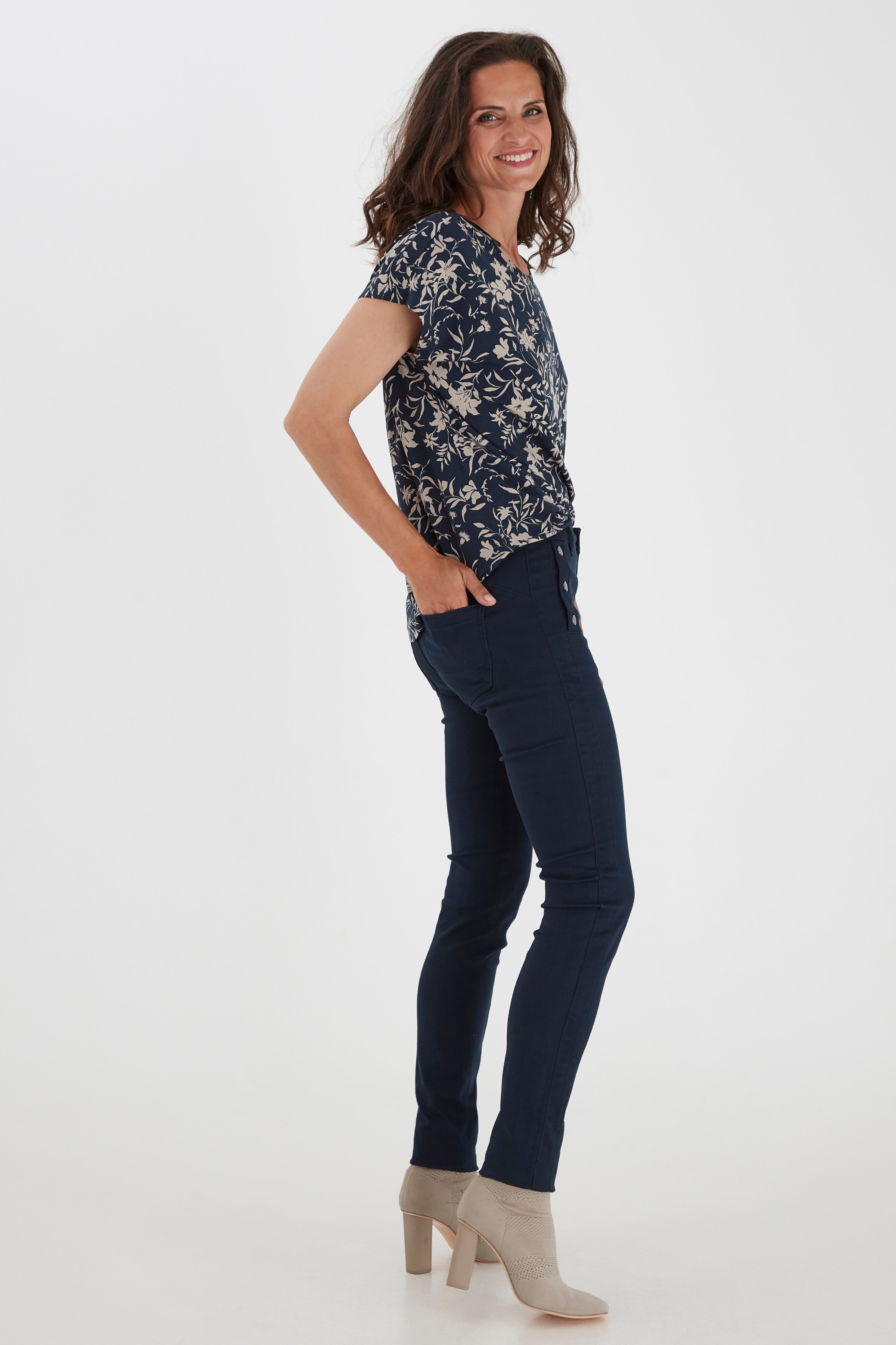 FRLOMAX Trousers LOOKBOOK BACK 20607793-194010