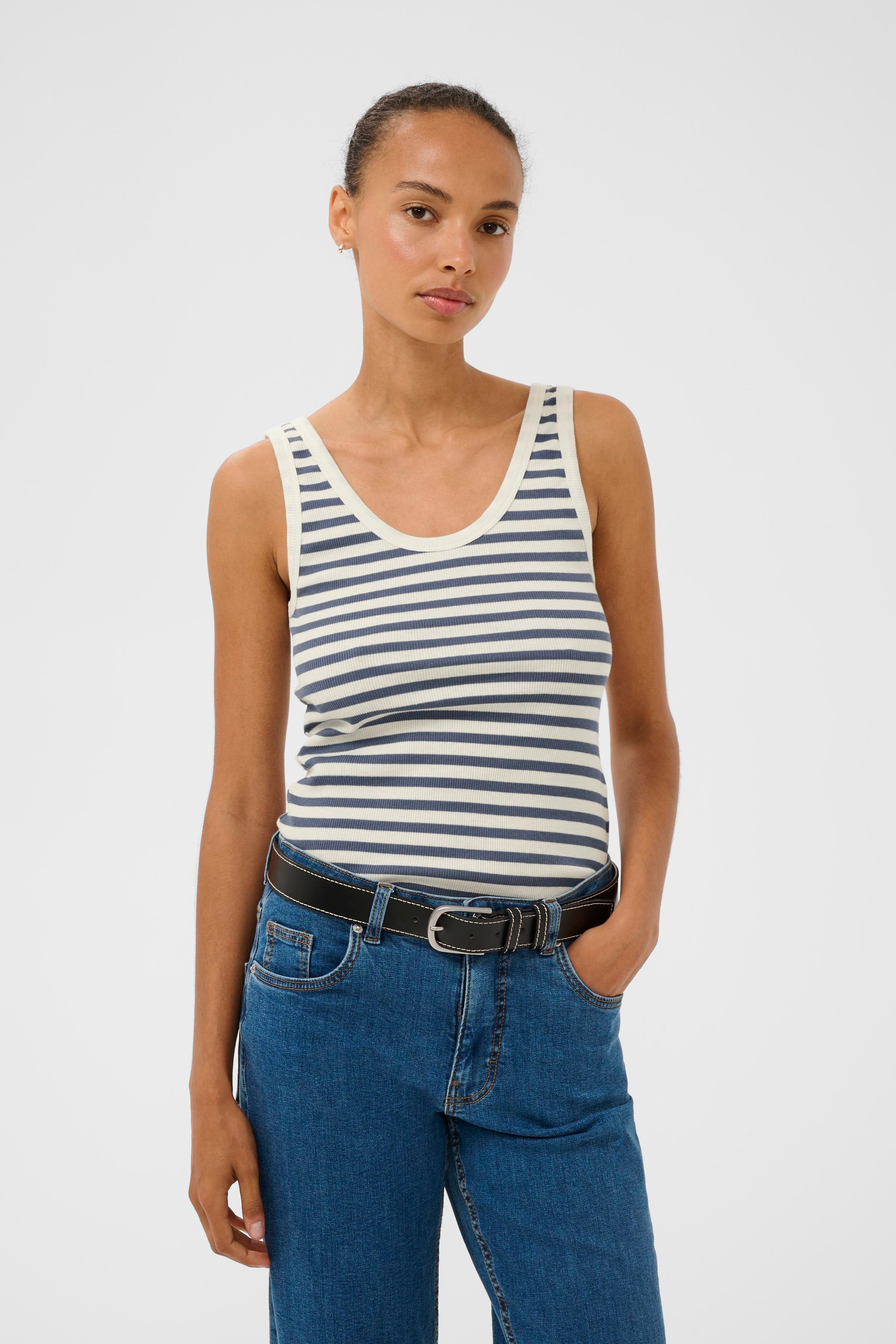 RoselynPW Top LOOKBOOK FRONT 30309651-303784