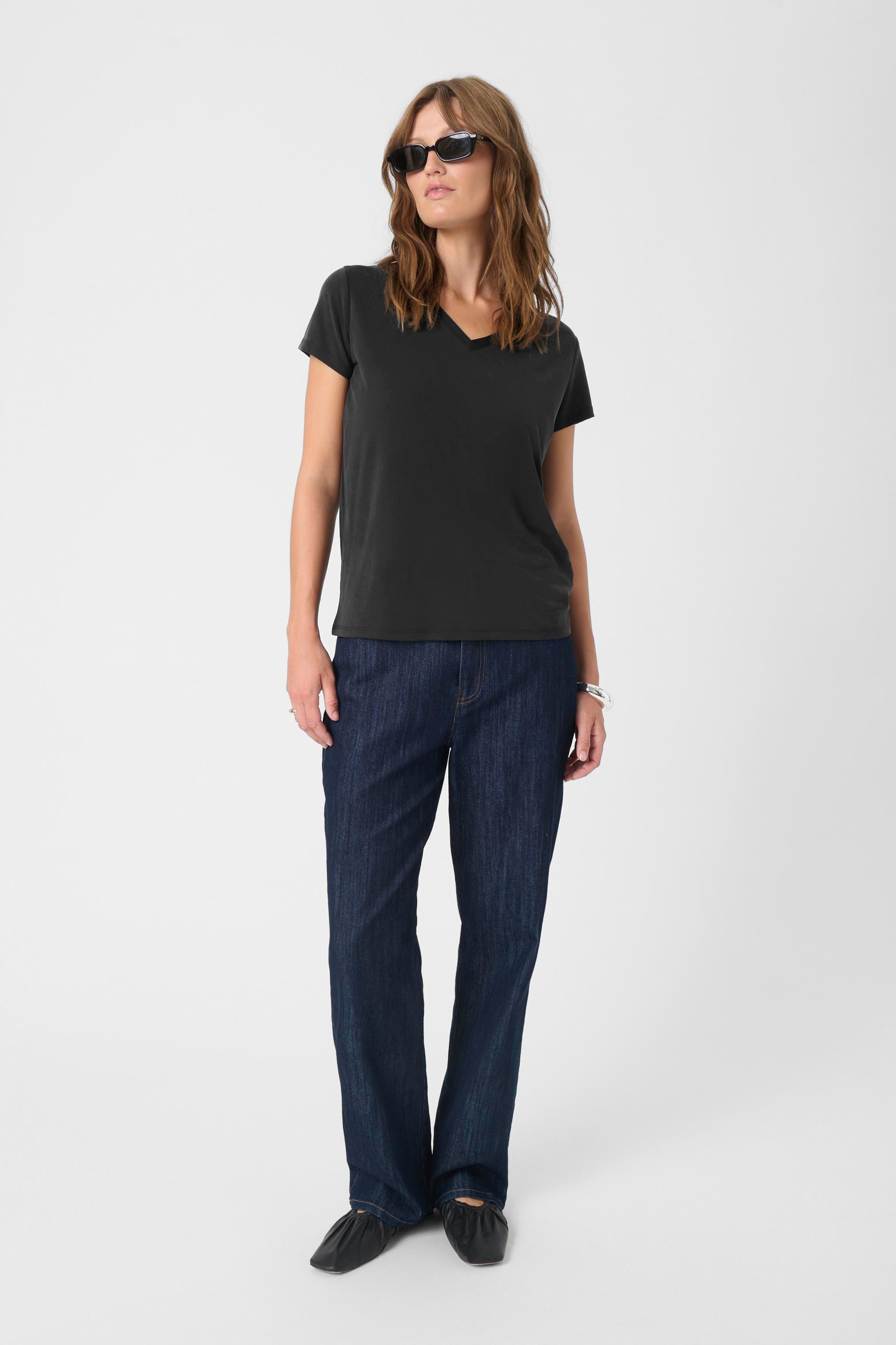 SLColumbine V-neck T-shirt LOOKBOOK FRONT 30404284-40050