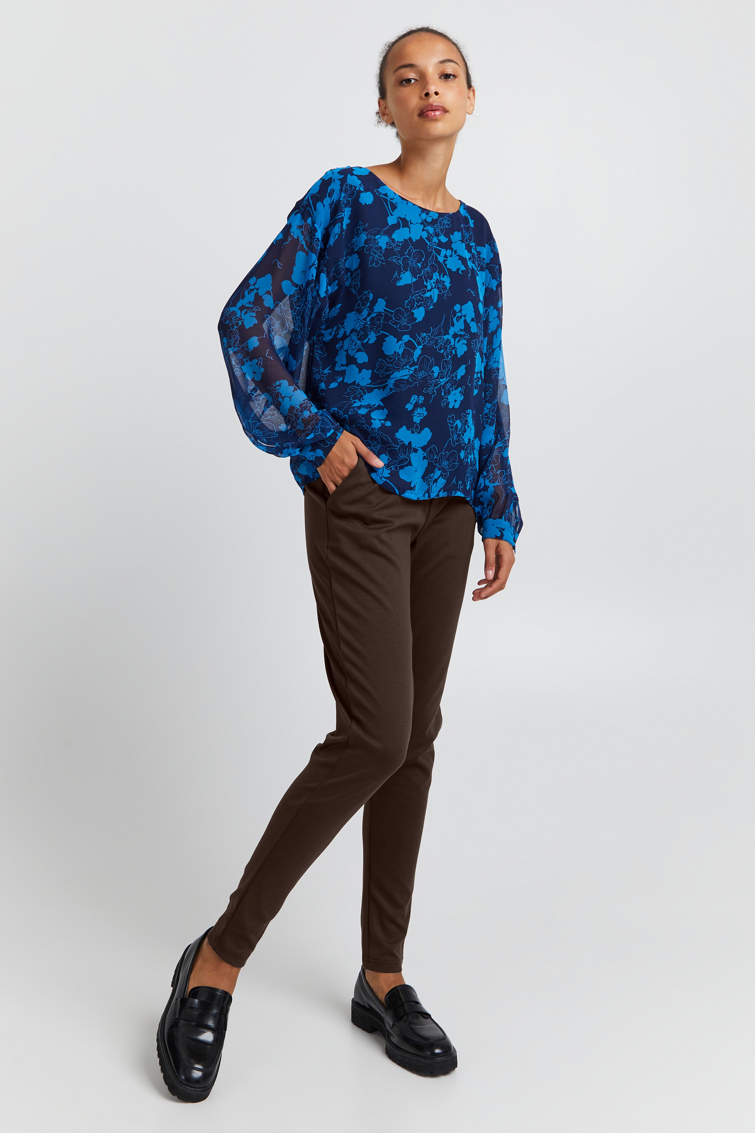 IHKATE Bukser LOOKBOOK FRONT 20115927-191015