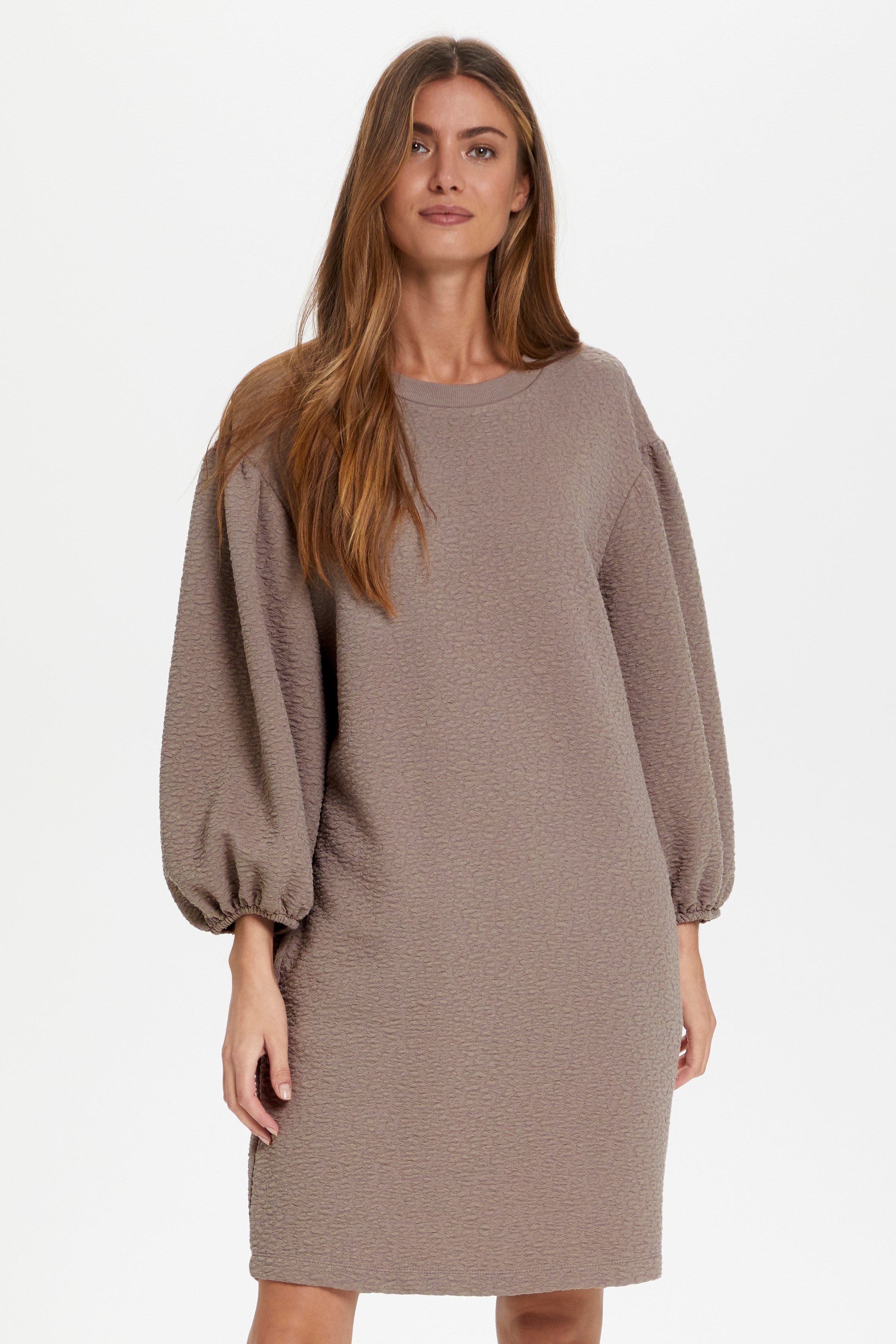 KadieSZ Dress

 LOOKBOOK FRONT 30511698-181210