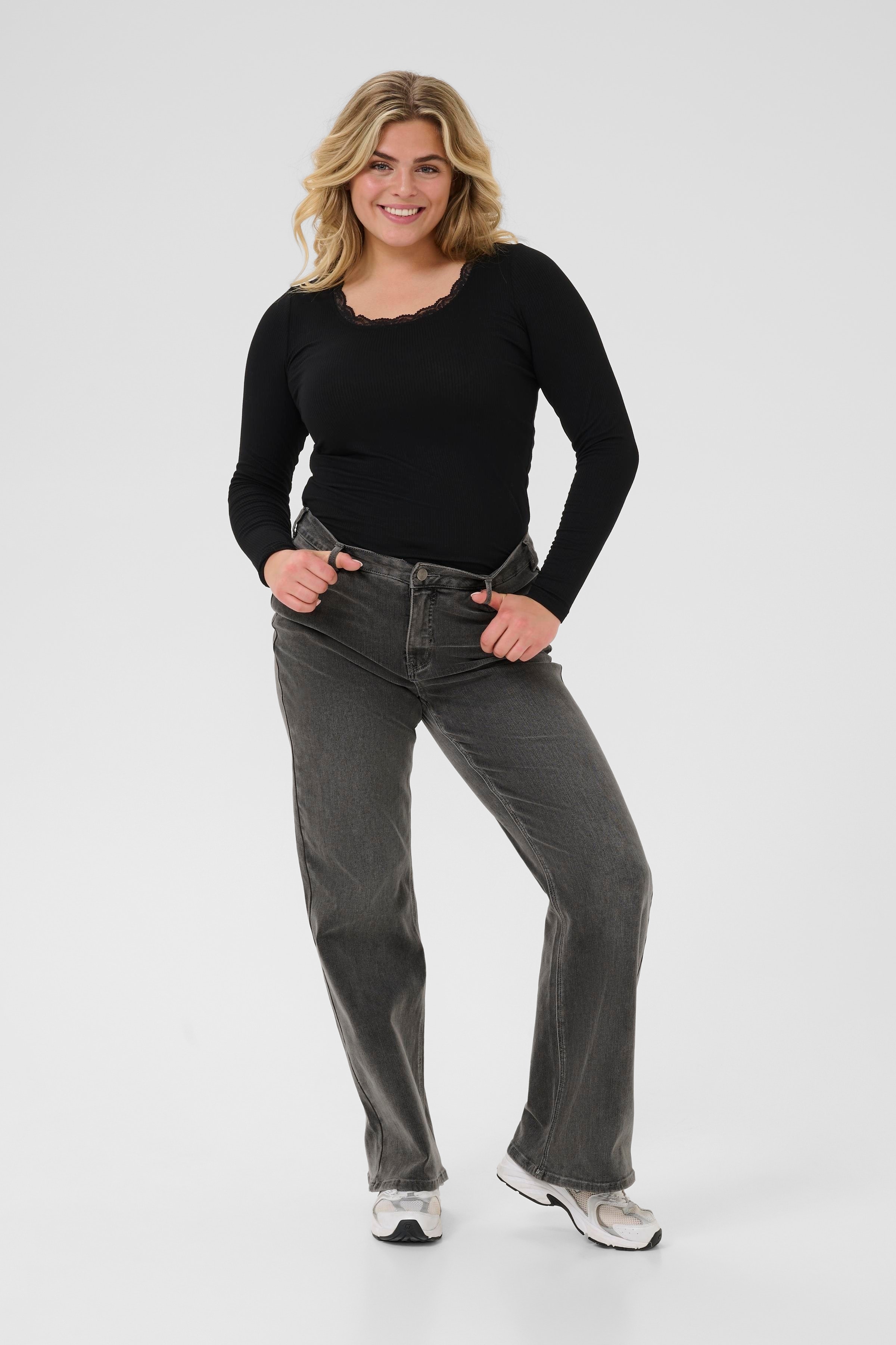 KCsina Flared Jeans LOOKBOOK FRONT 10583446-103162