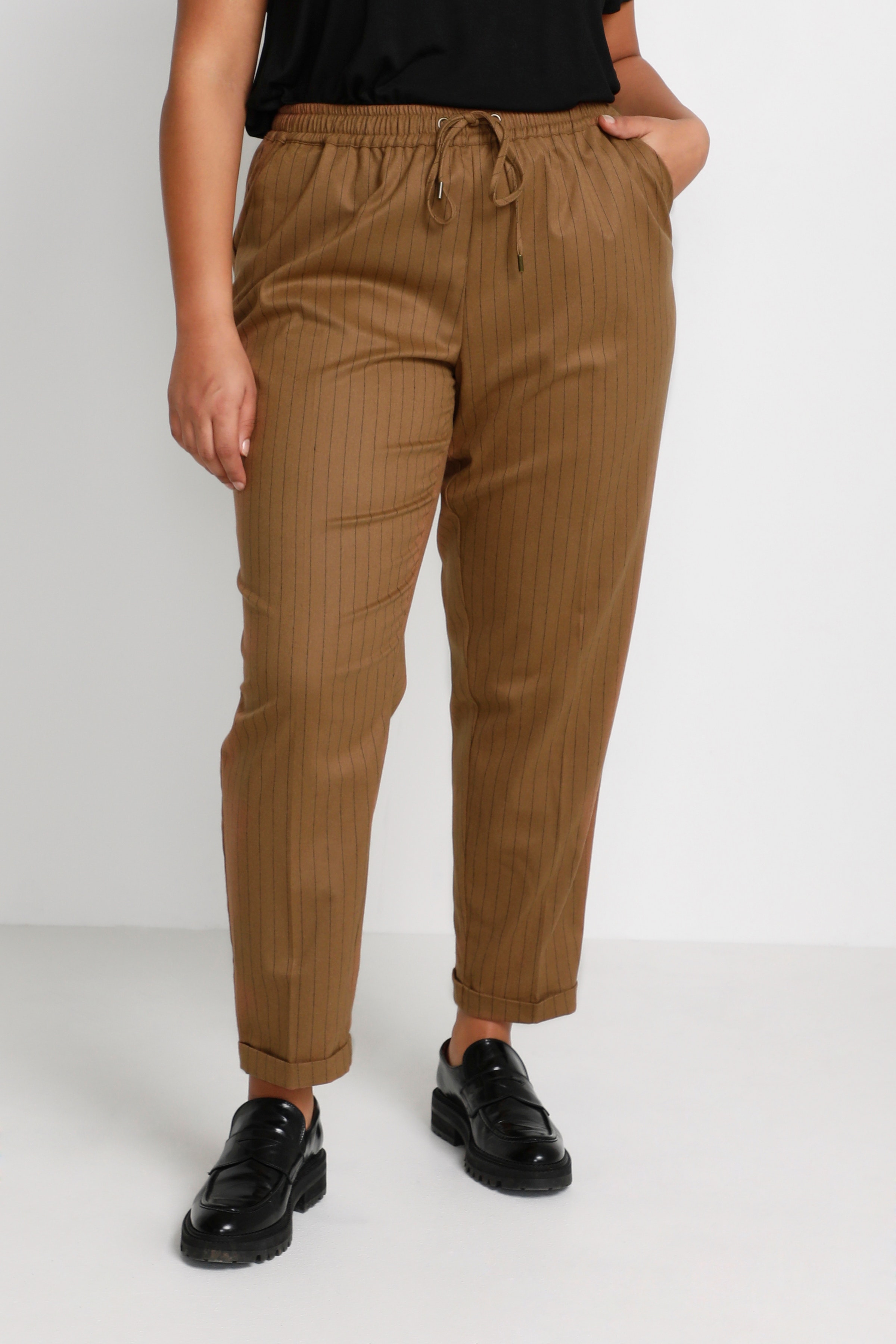 KCelonda Byxor LOOKBOOK FRONT 10581078-103247