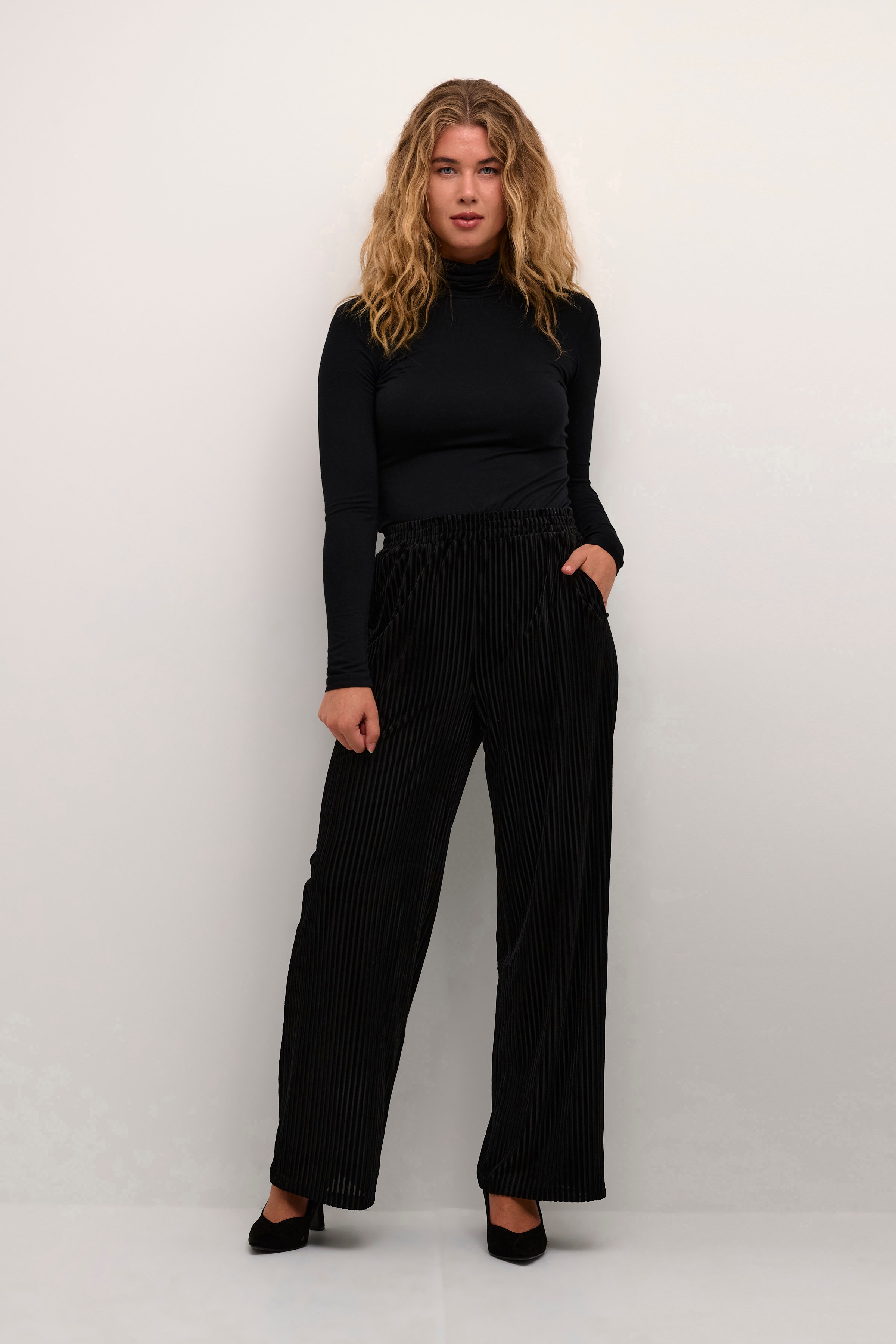 KAcaca Trousers LOOKBOOK FRONT 10508105-100121