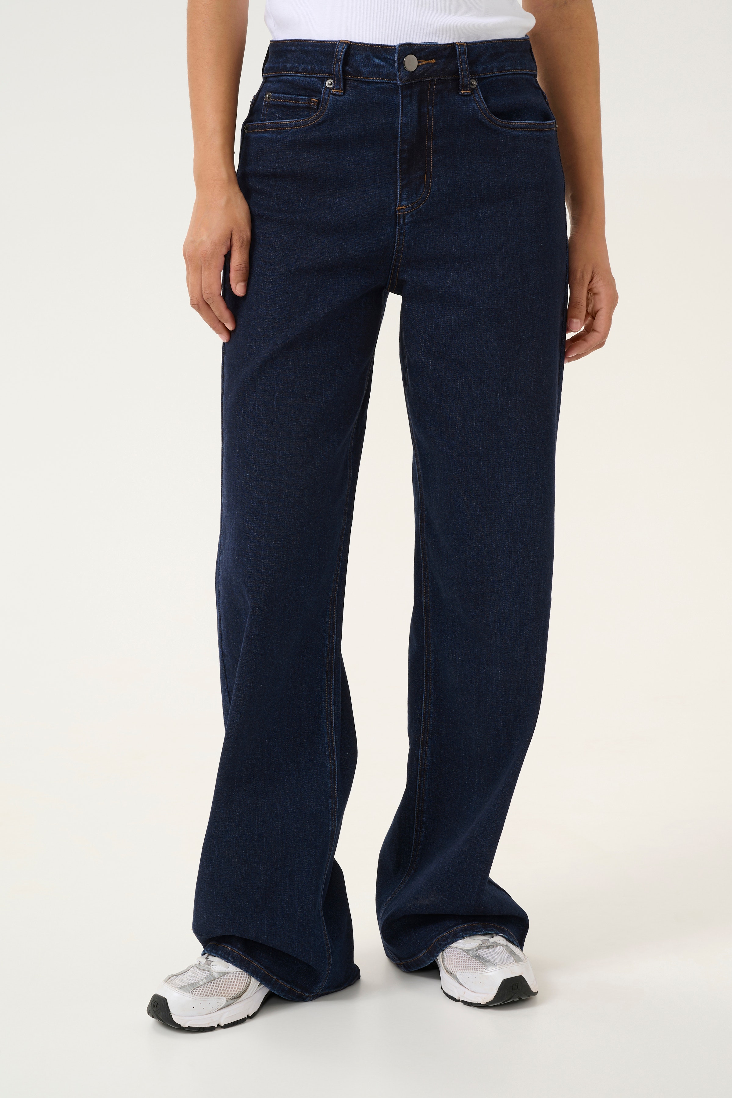 KAsinem Straight Jeans LOOKBOOK FRONT 10509518-106360