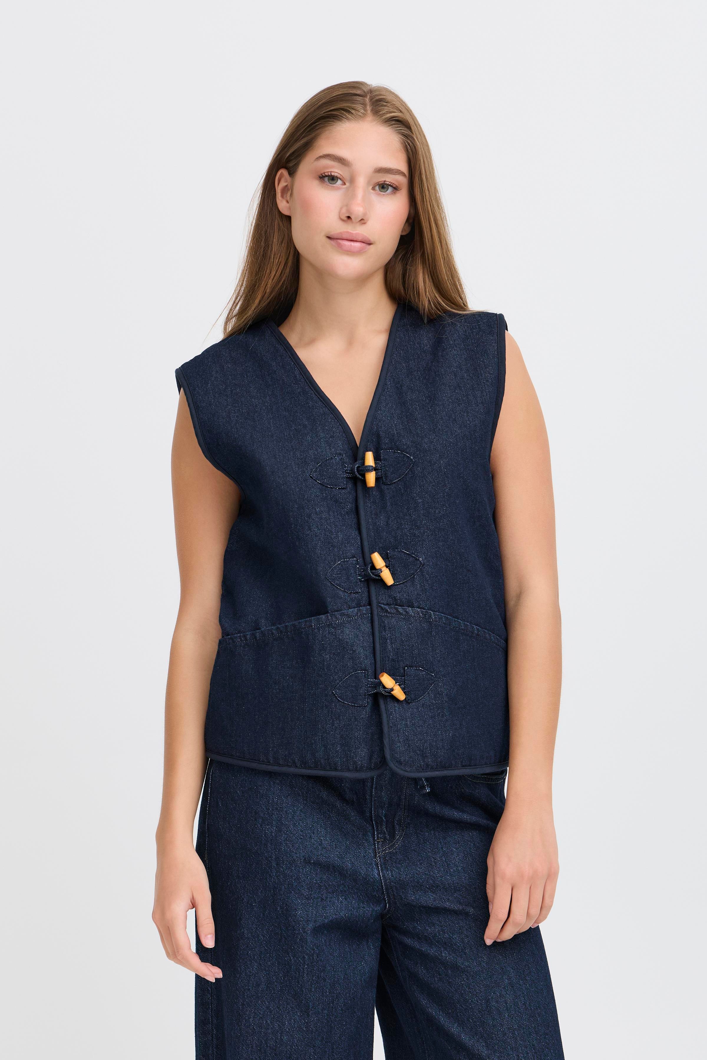 IHHIRAMO Vest LOOKBOOK FRONT 20124340-900000209