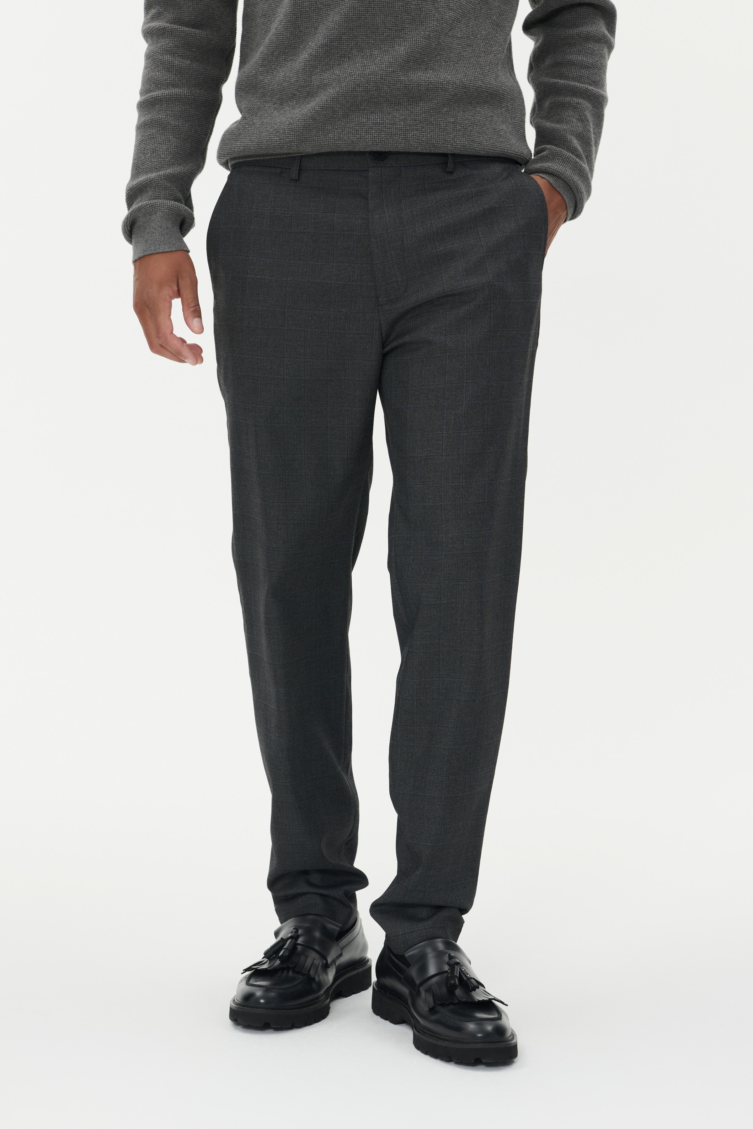 MAliam Hose LOOKBOOK FRONT 30208715-194011