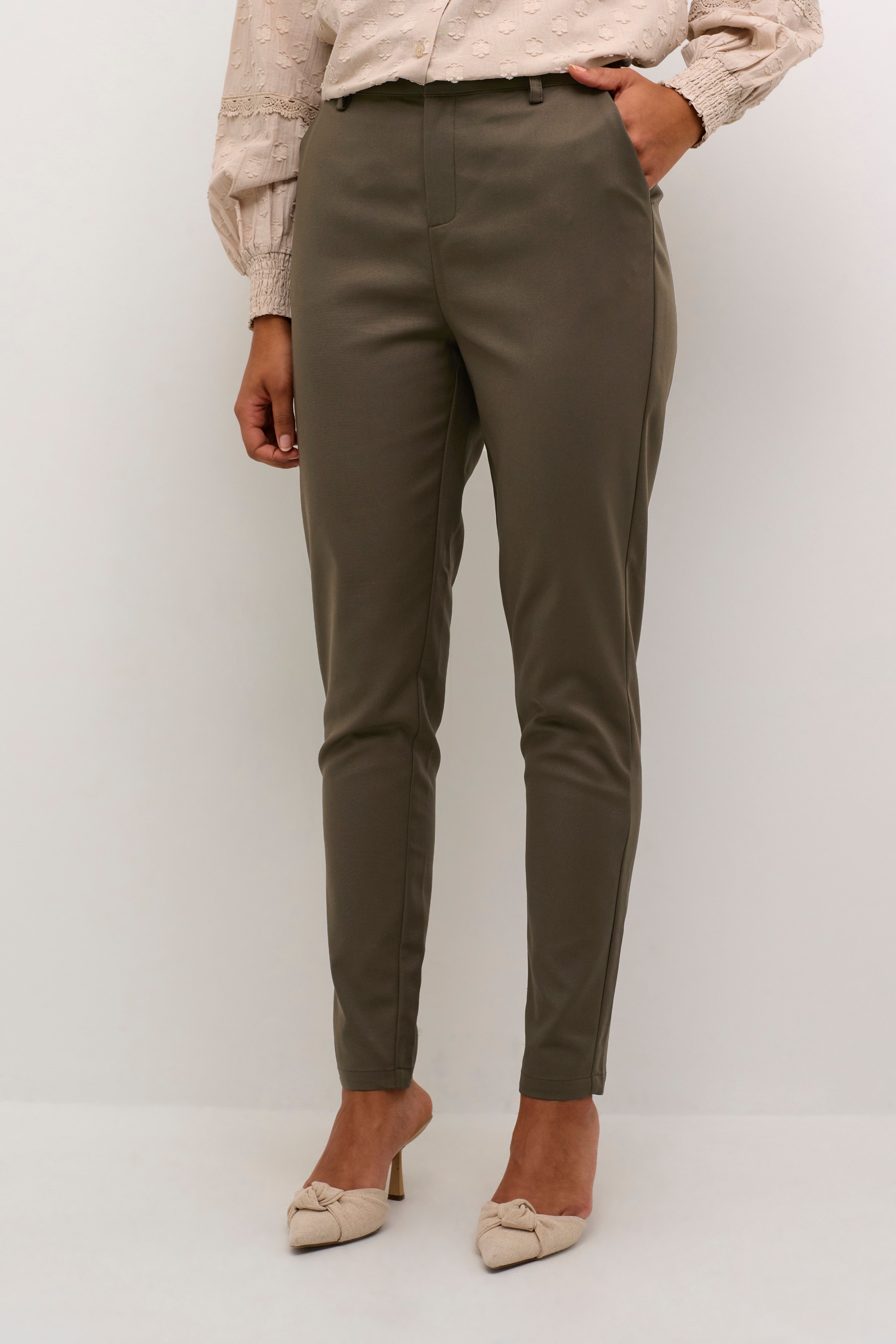 KAloraine Trousers LOOKBOOK FRONT 10509133-190810