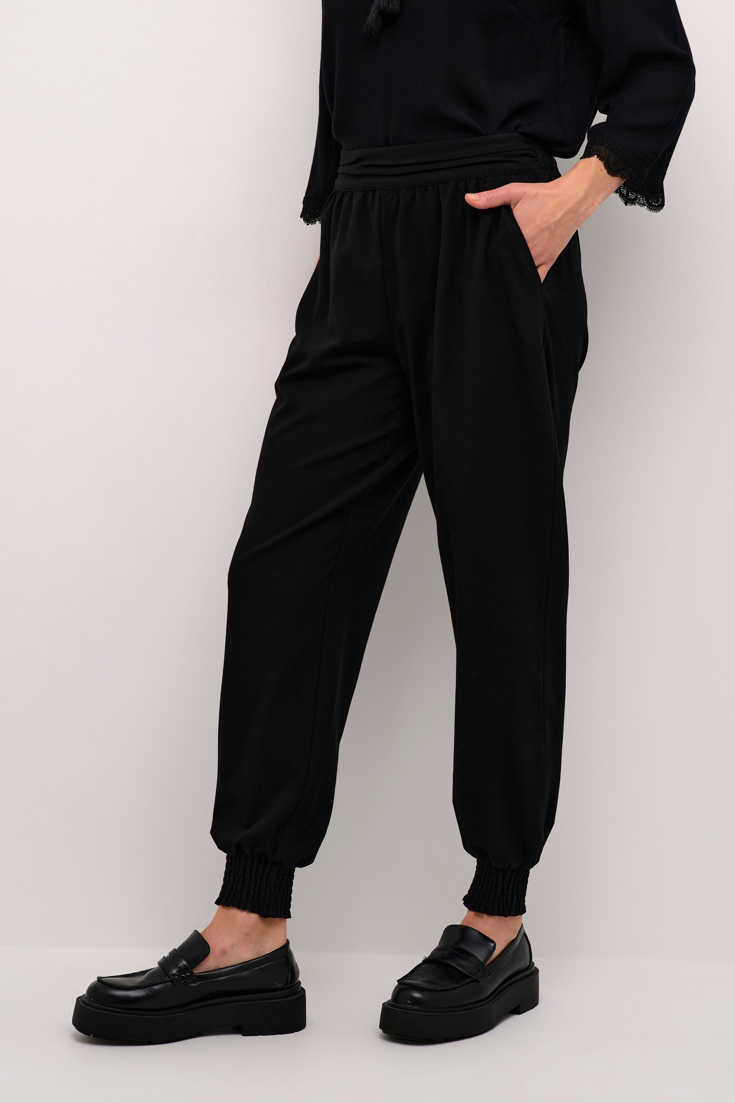 CRCharlott Trousers LOOKBOOK FRONT 10608712-100120