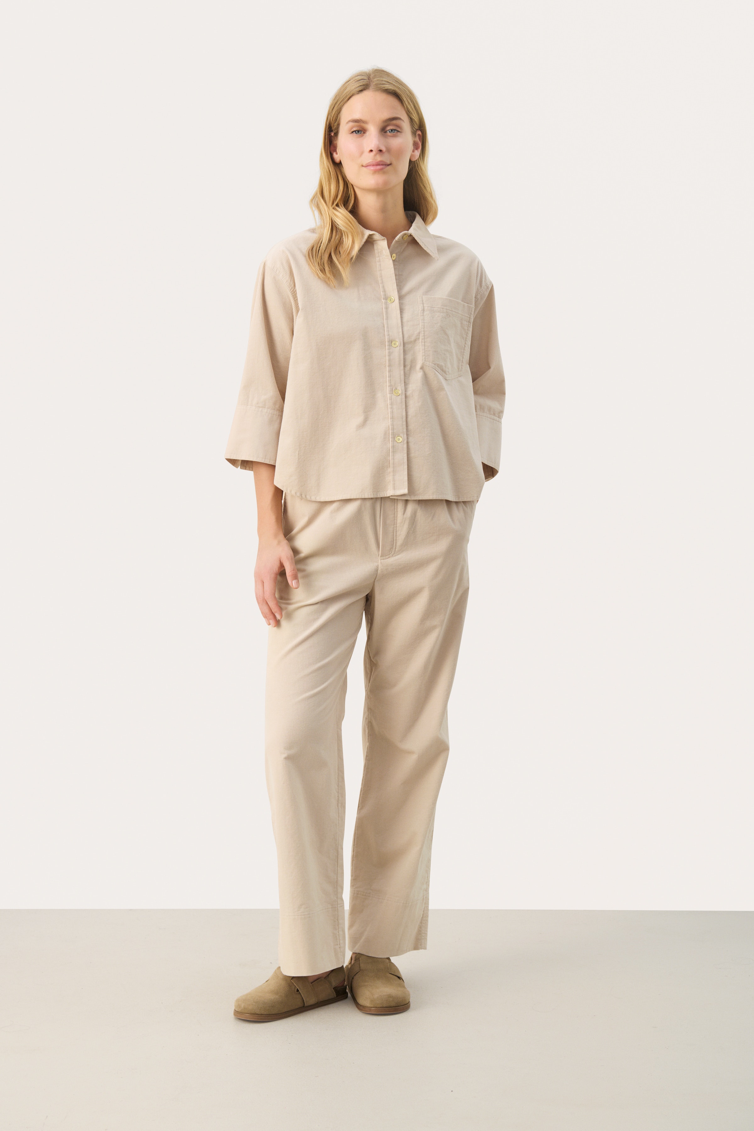 JoniaPW Trousers LOOKBOOK BACK 30308786-130400