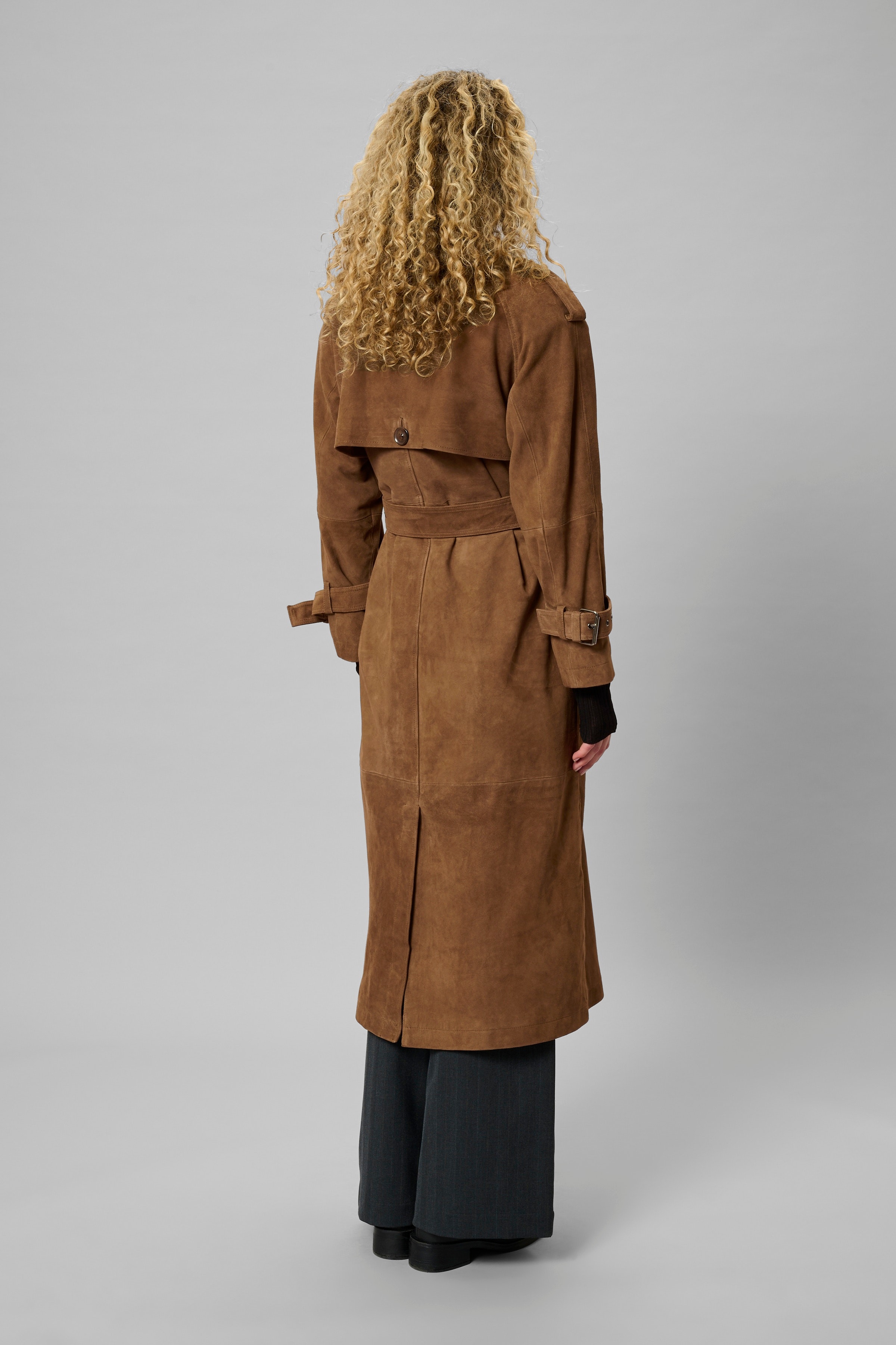 TaraMW Suède trenchcoat LOOKBOOK BACK 10704830-108673
