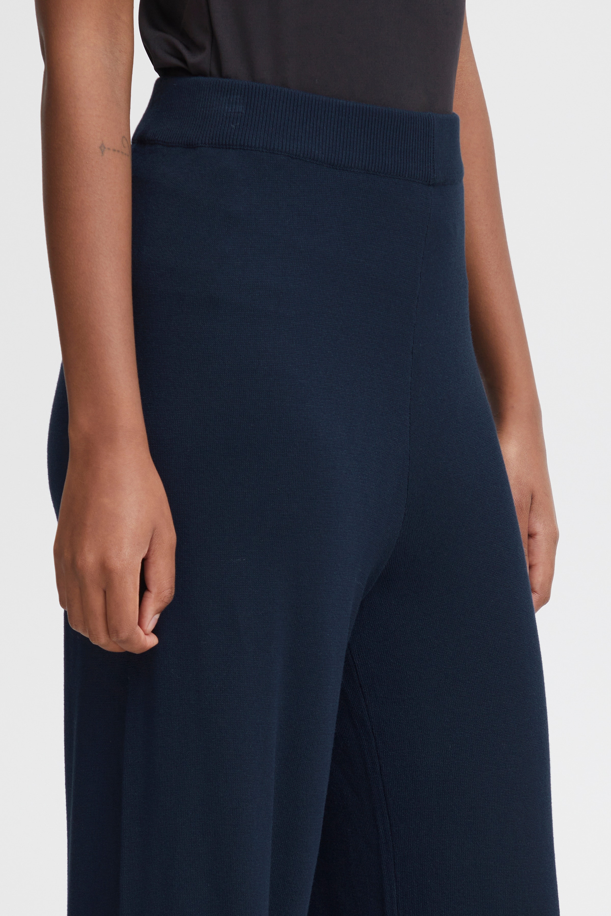 BYMMORLA Hose LOOKBOOK DETAIL 20815303-193923