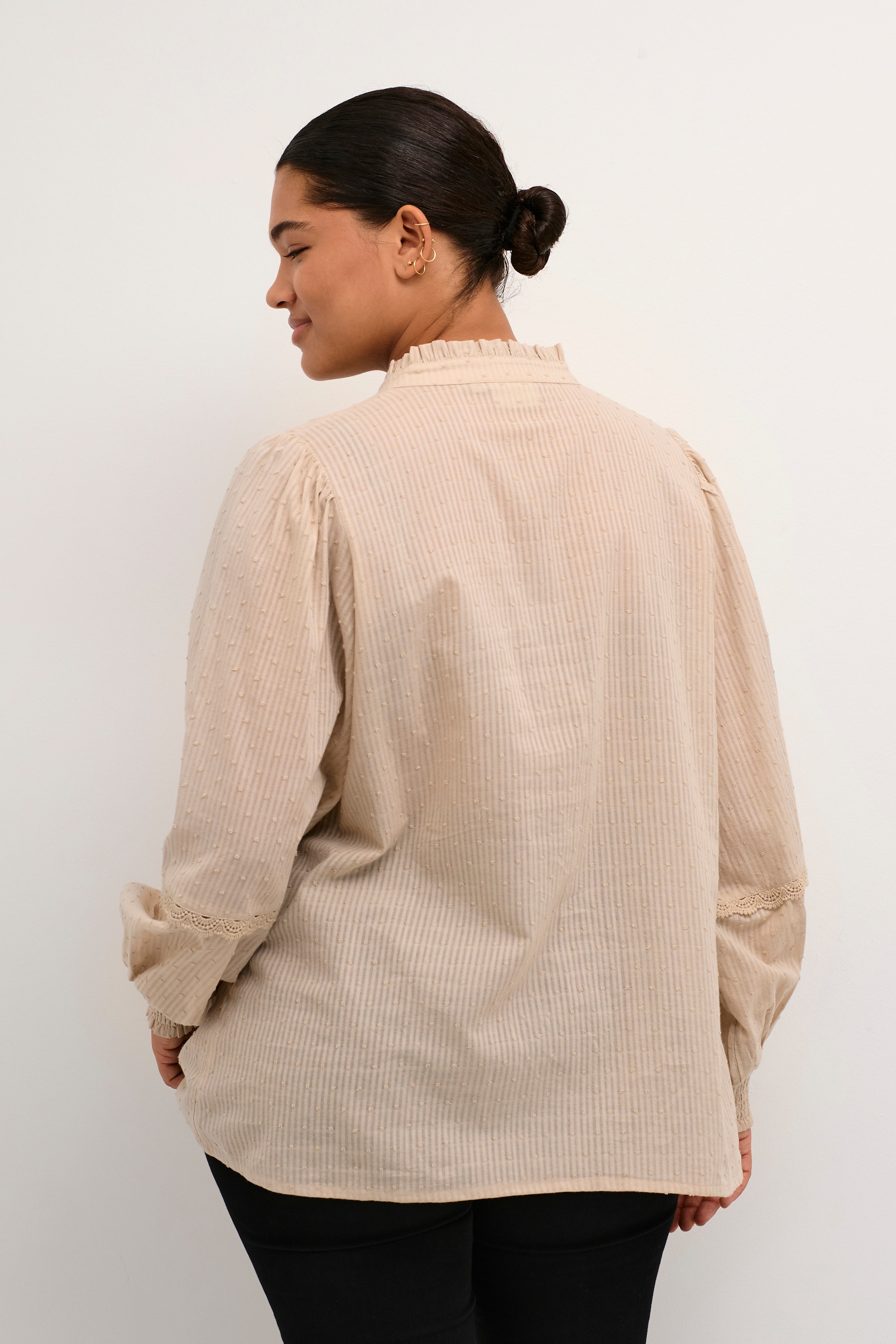 KCsilla Shirt LOOKBOOK BACK 10581817-151305