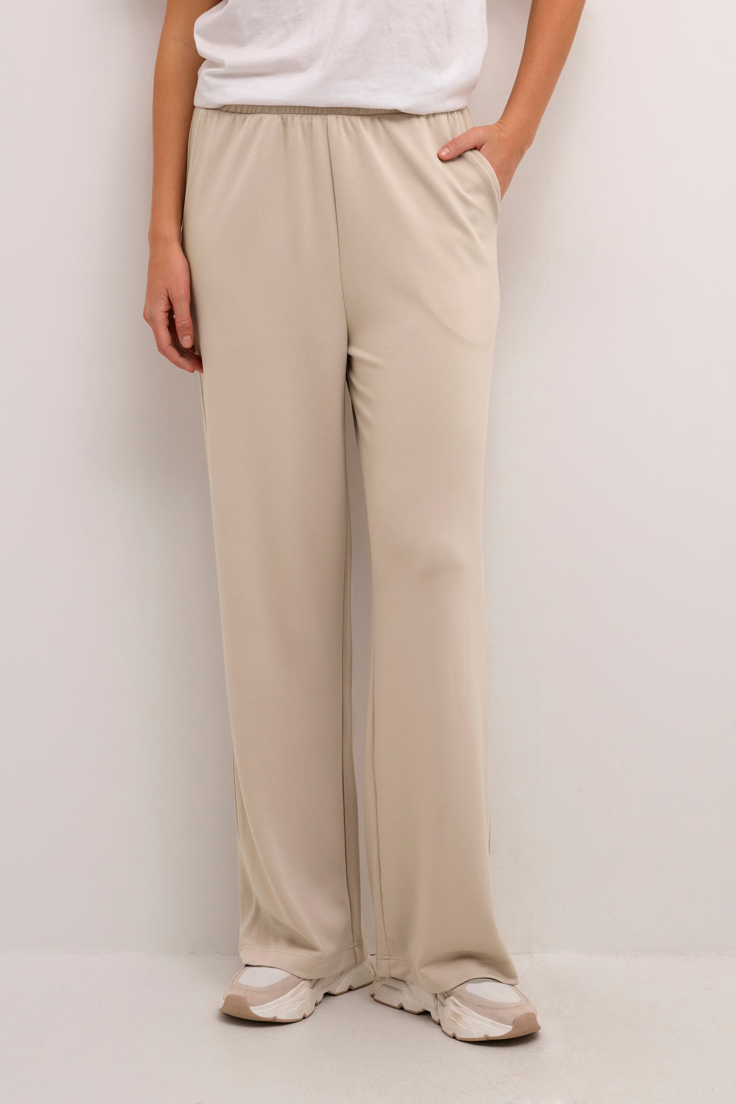 KAannika Trousers LOOKBOOK FRONT 10509326-151305