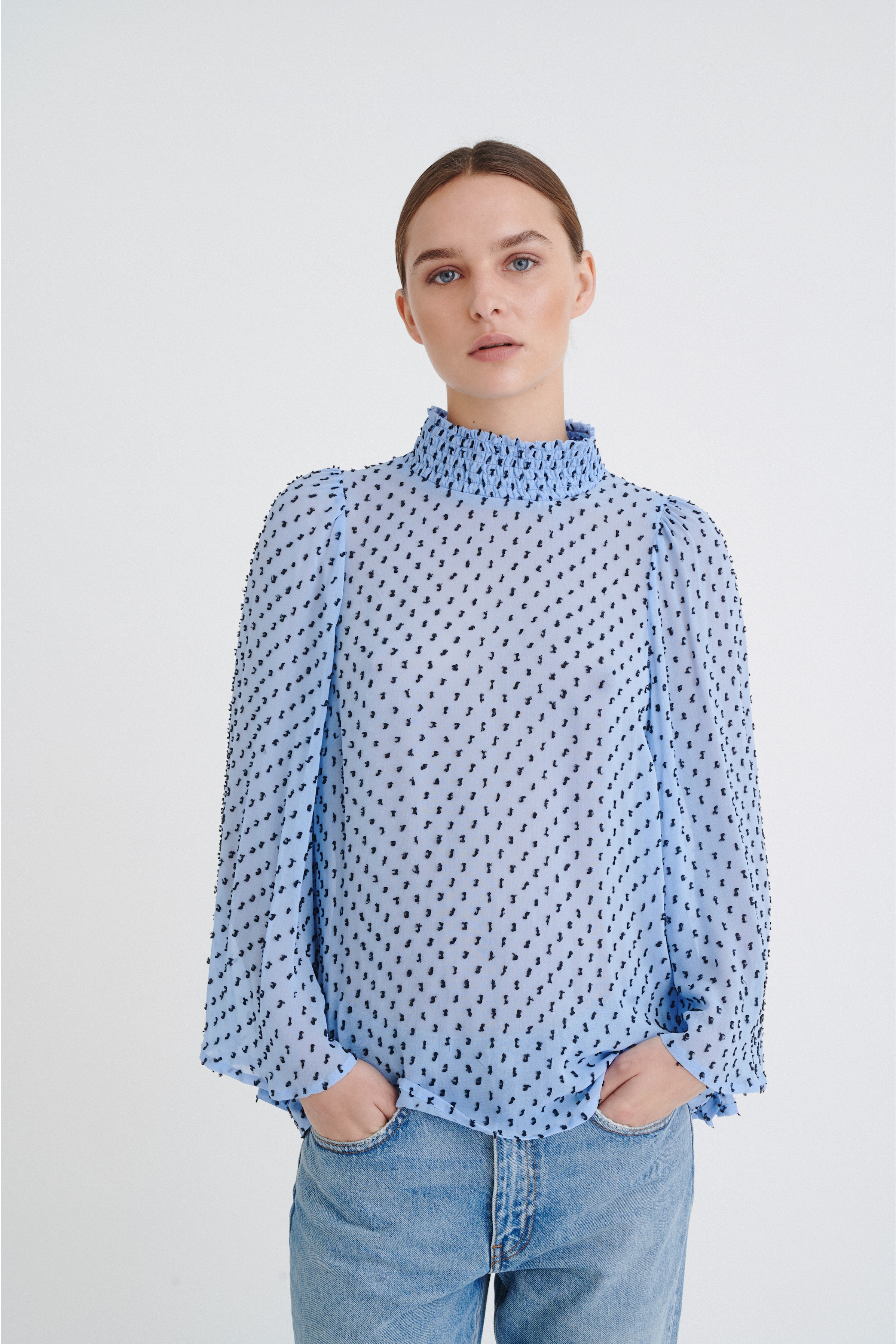 LeiaIW Blouse LOOKBOOK FRONT 30105086-10205