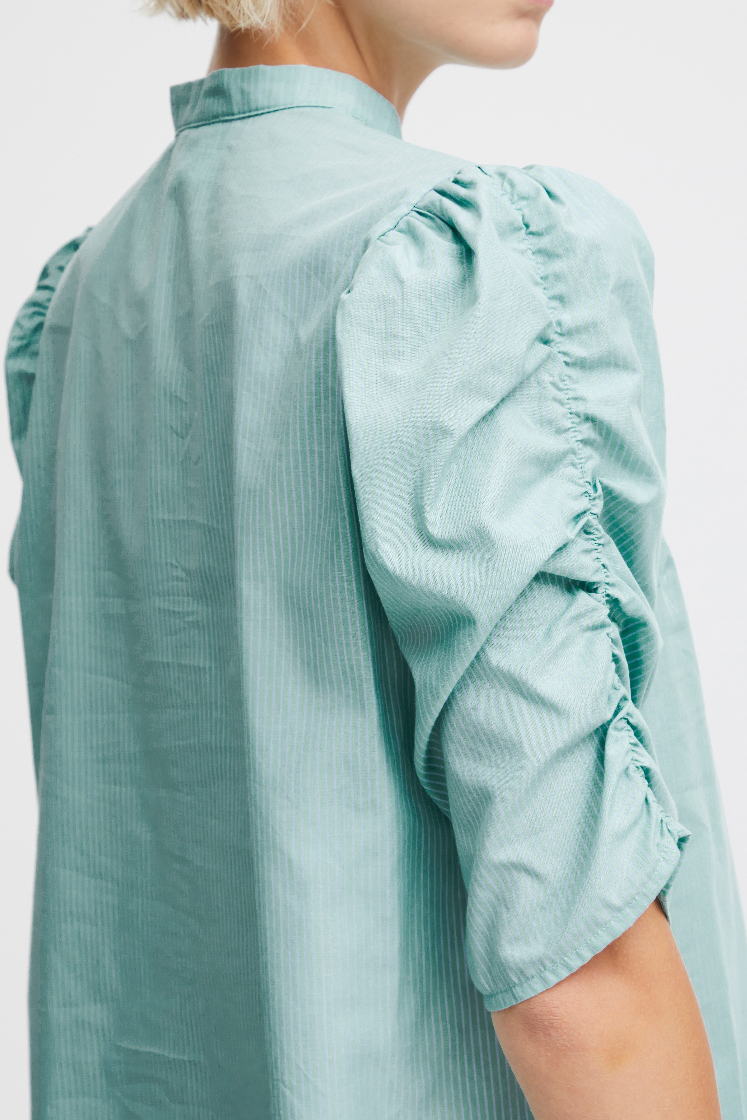 Kortermet bluse LOOKBOOK DETAIL 20121475-203302