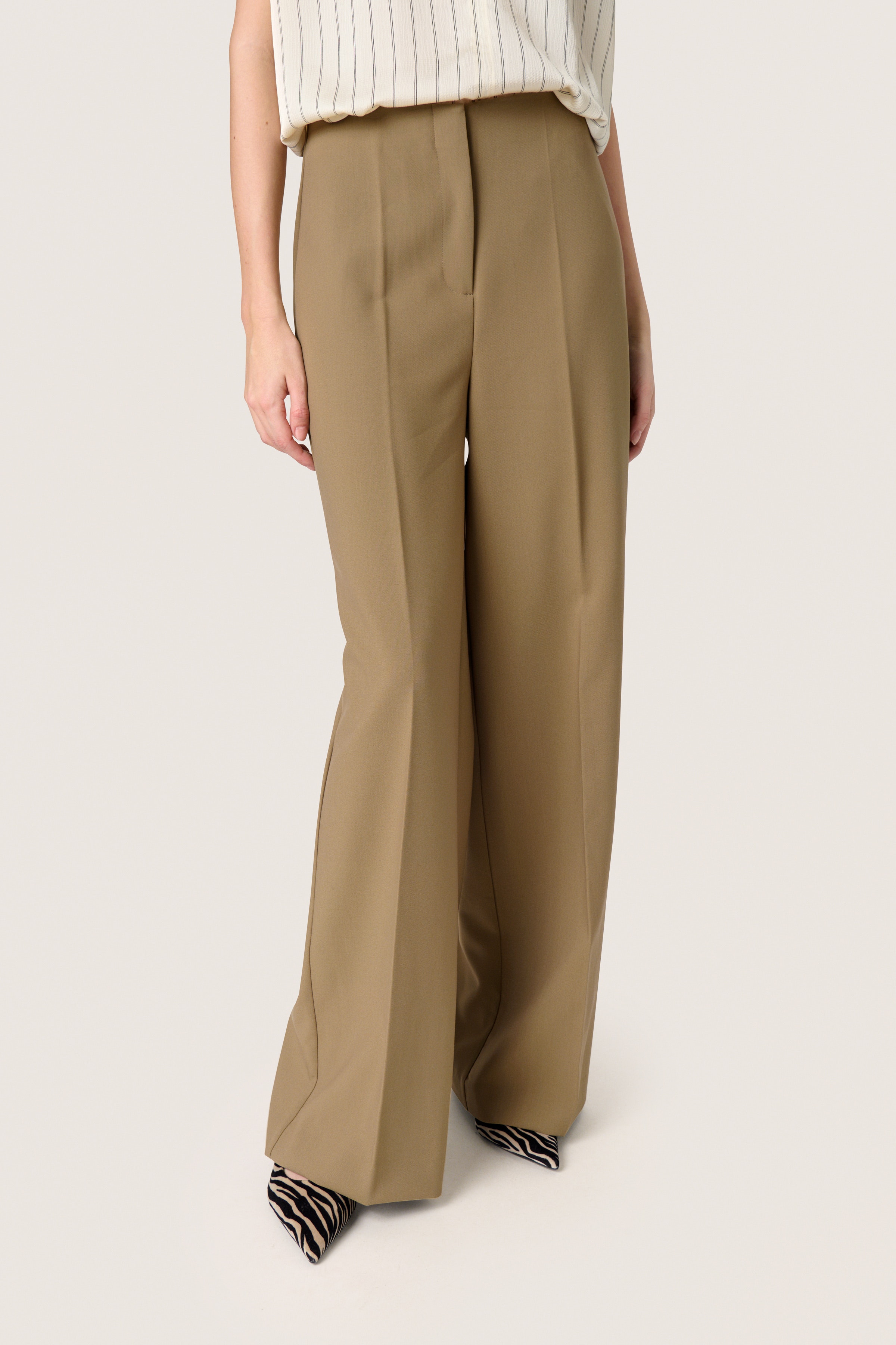 SLCorinne Wide Trousers LOOKBOOK FRONT 30407228-180617