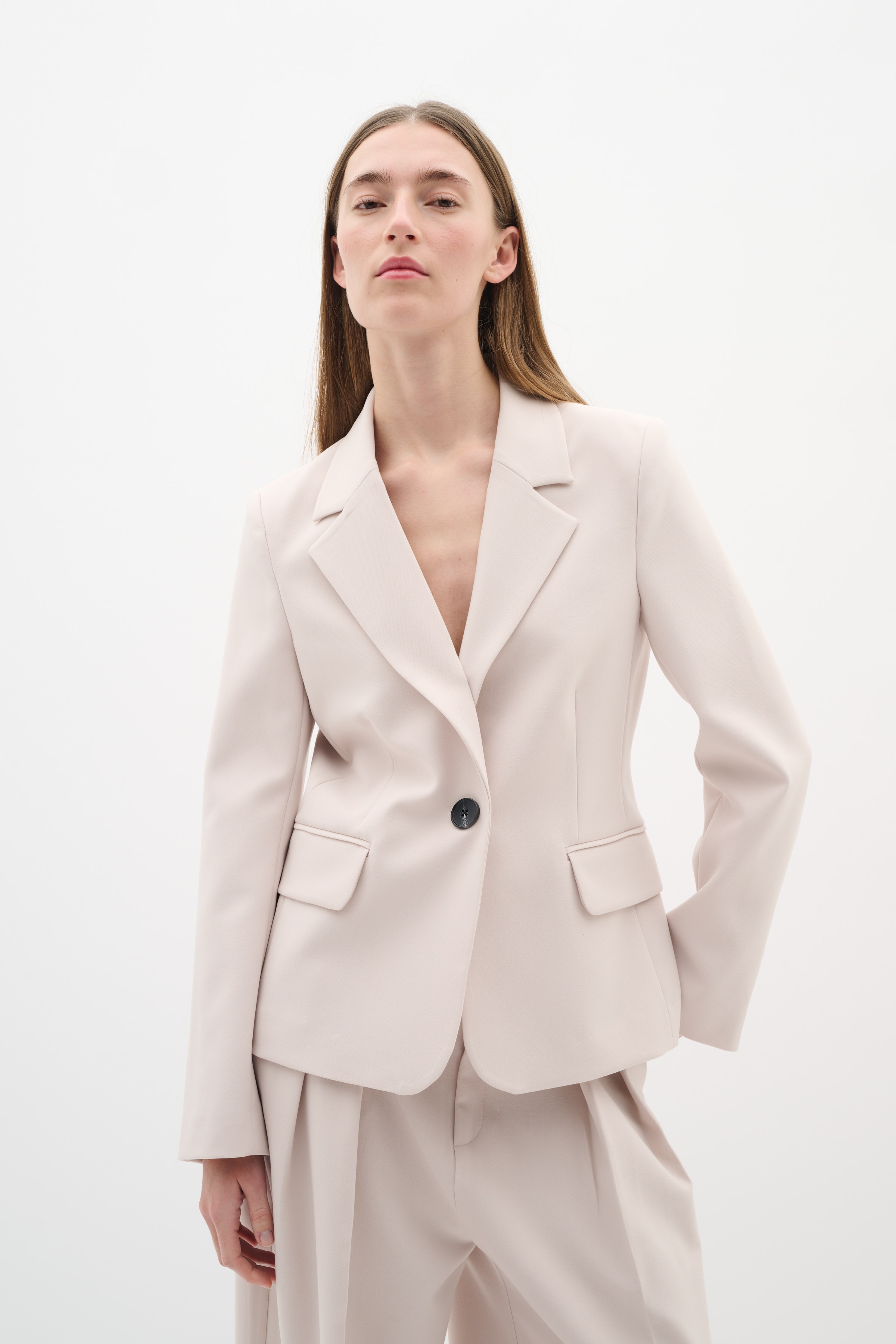 BryelleIW Blazer LOOKBOOK FRONT 30110990-130403
