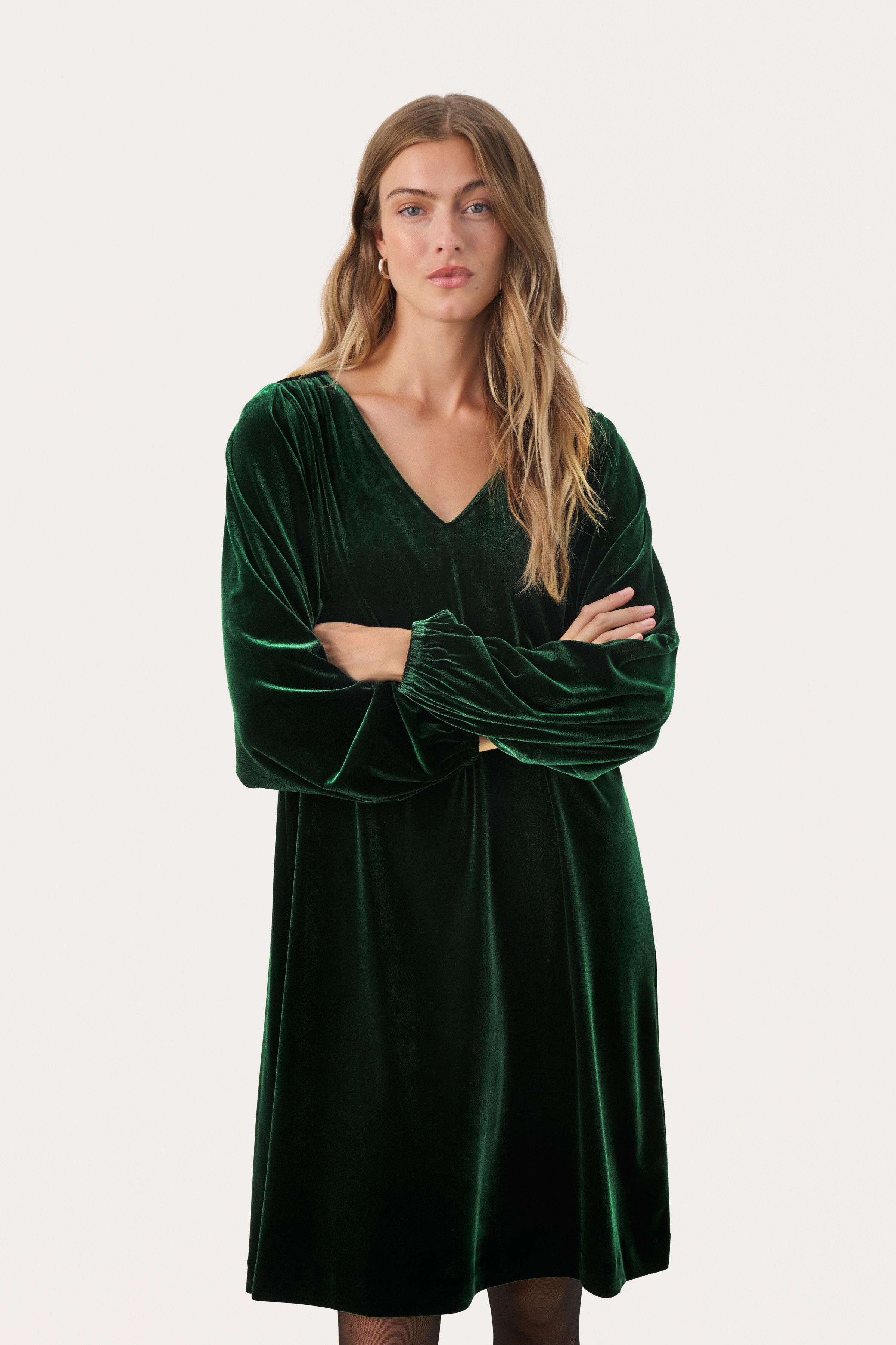 MadiPW Velvet Dress LOOKBOOK FRONT 30309081-195917