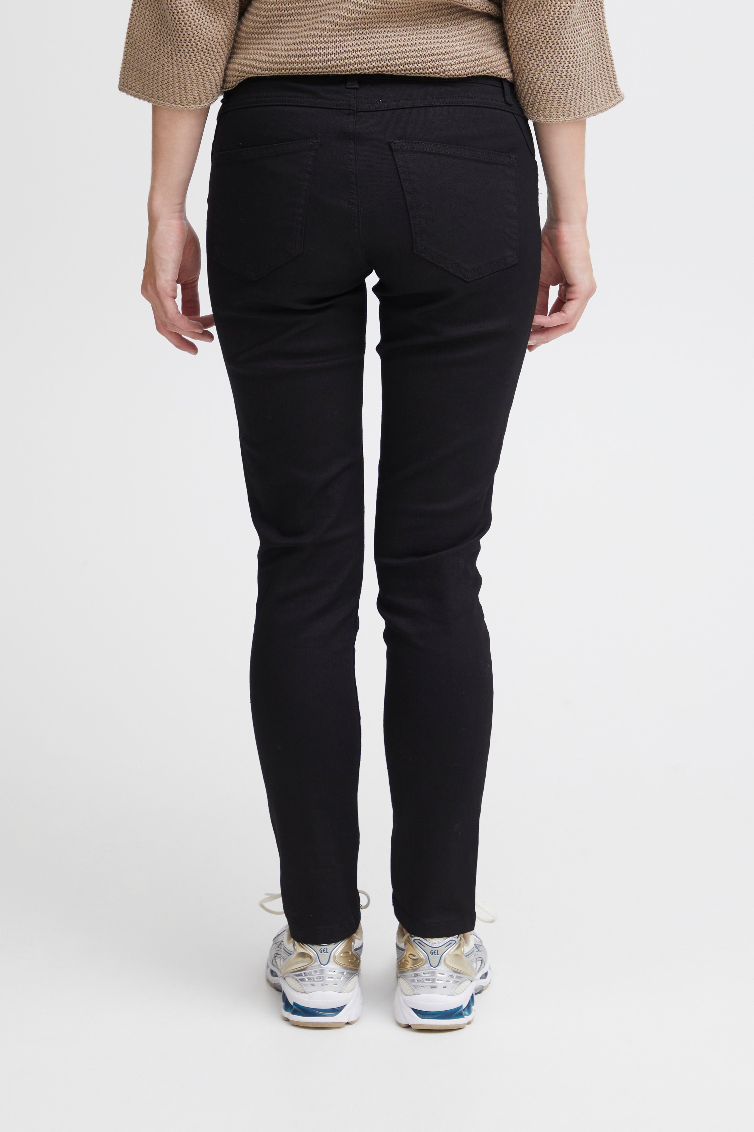 SBYELLOWSTONE Jeans LOOKBOOK FRONT 22100363-203663