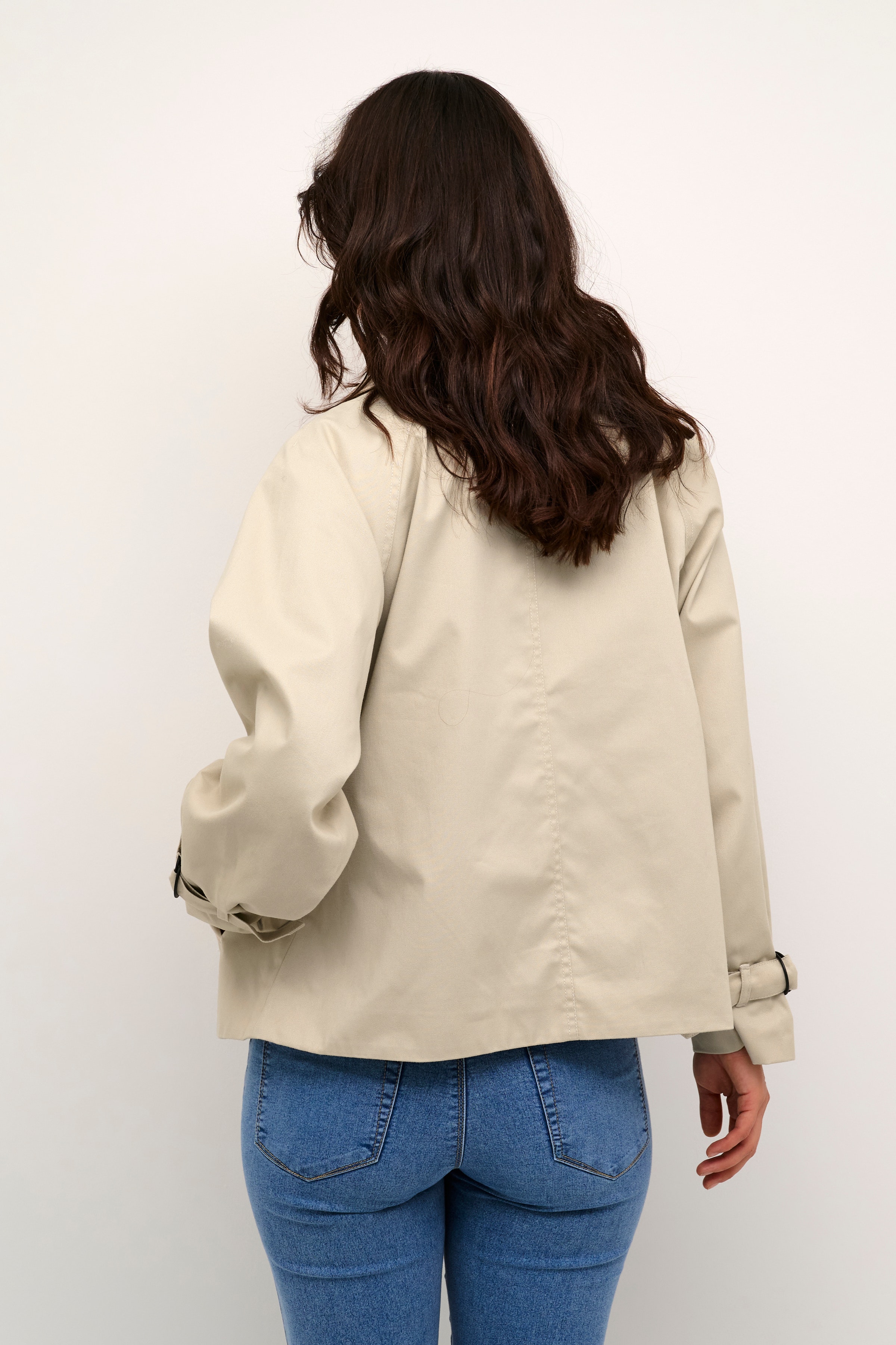 KAelise Kort Trenchcoat LOOKBOOK BACK 10508302-151305