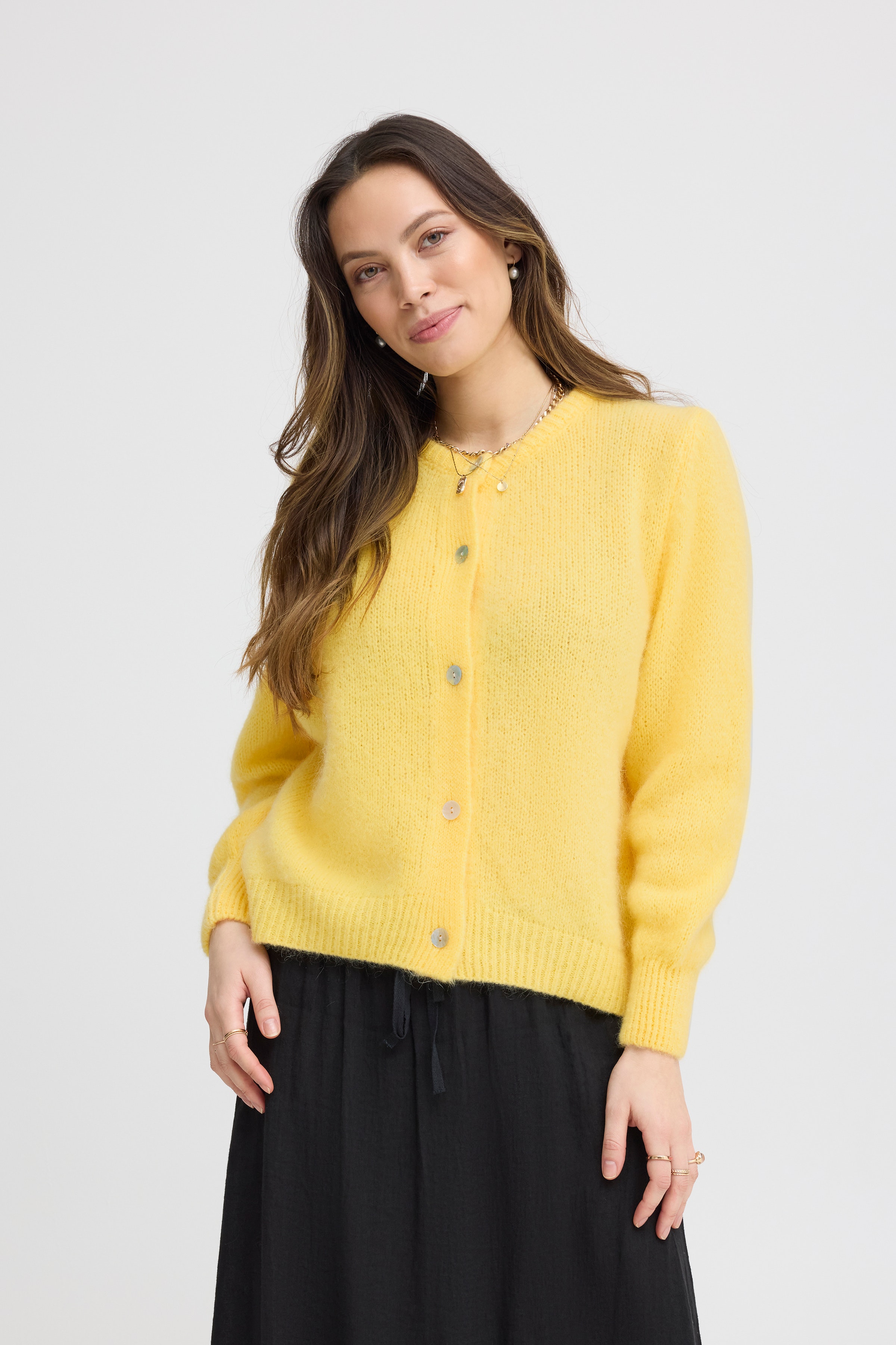 SBGULVIG Cardigan LOOKBOOK FRONT 22100655-120825