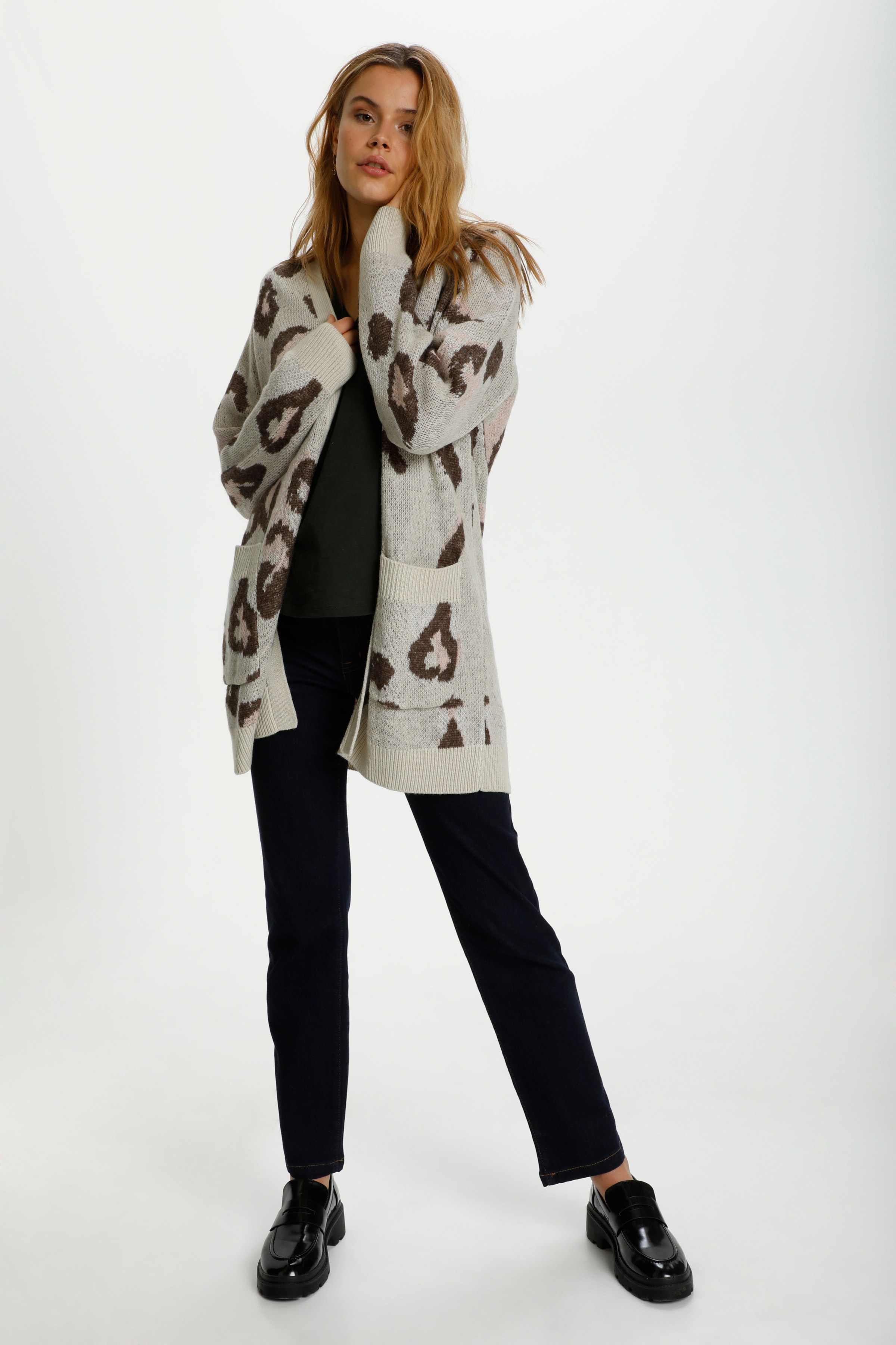IbeSZ Cardigan

 LOOKBOOK FRONT 30511355-600267