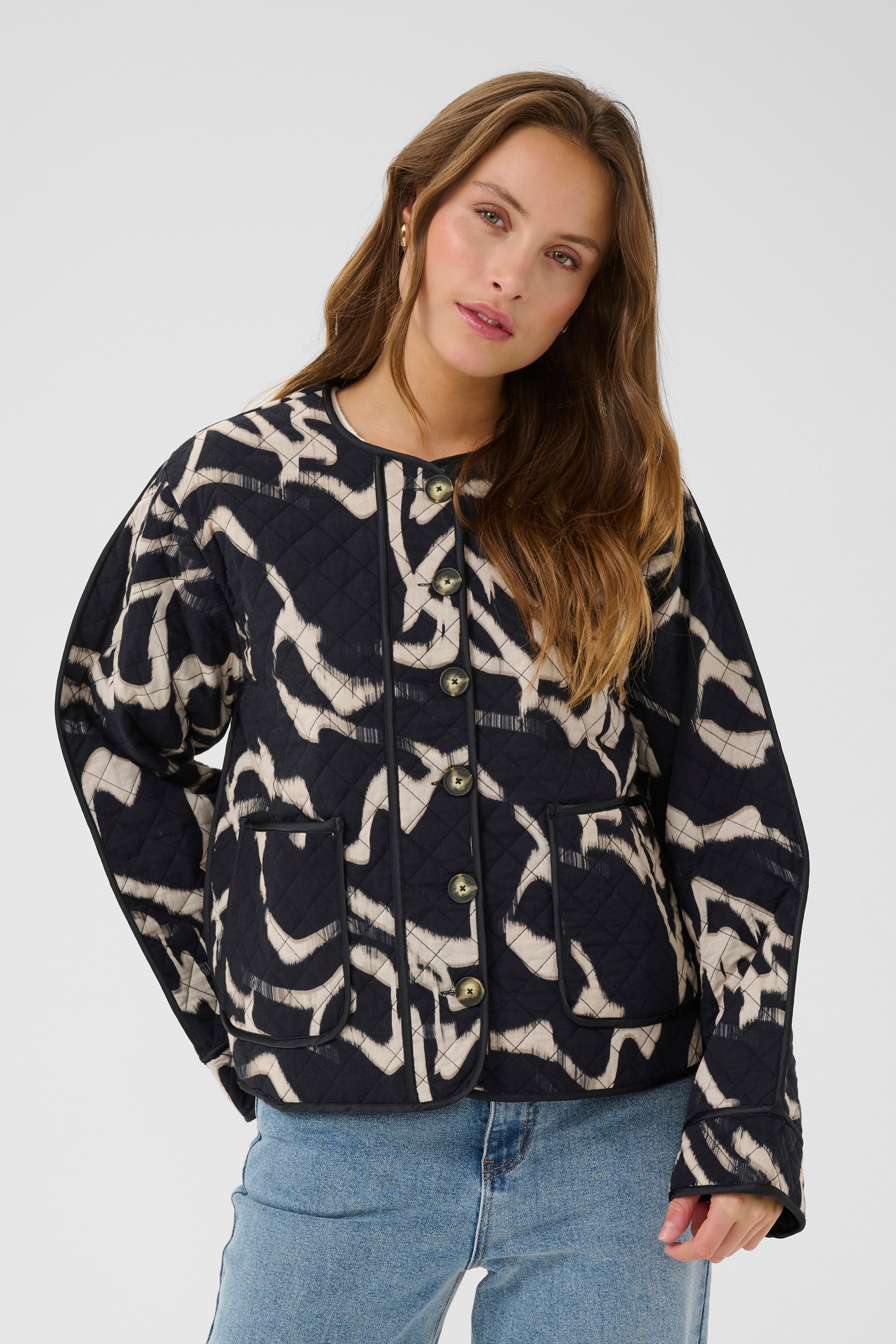 KAkayla Casual jakke LOOKBOOK FRONT 10510157-107701