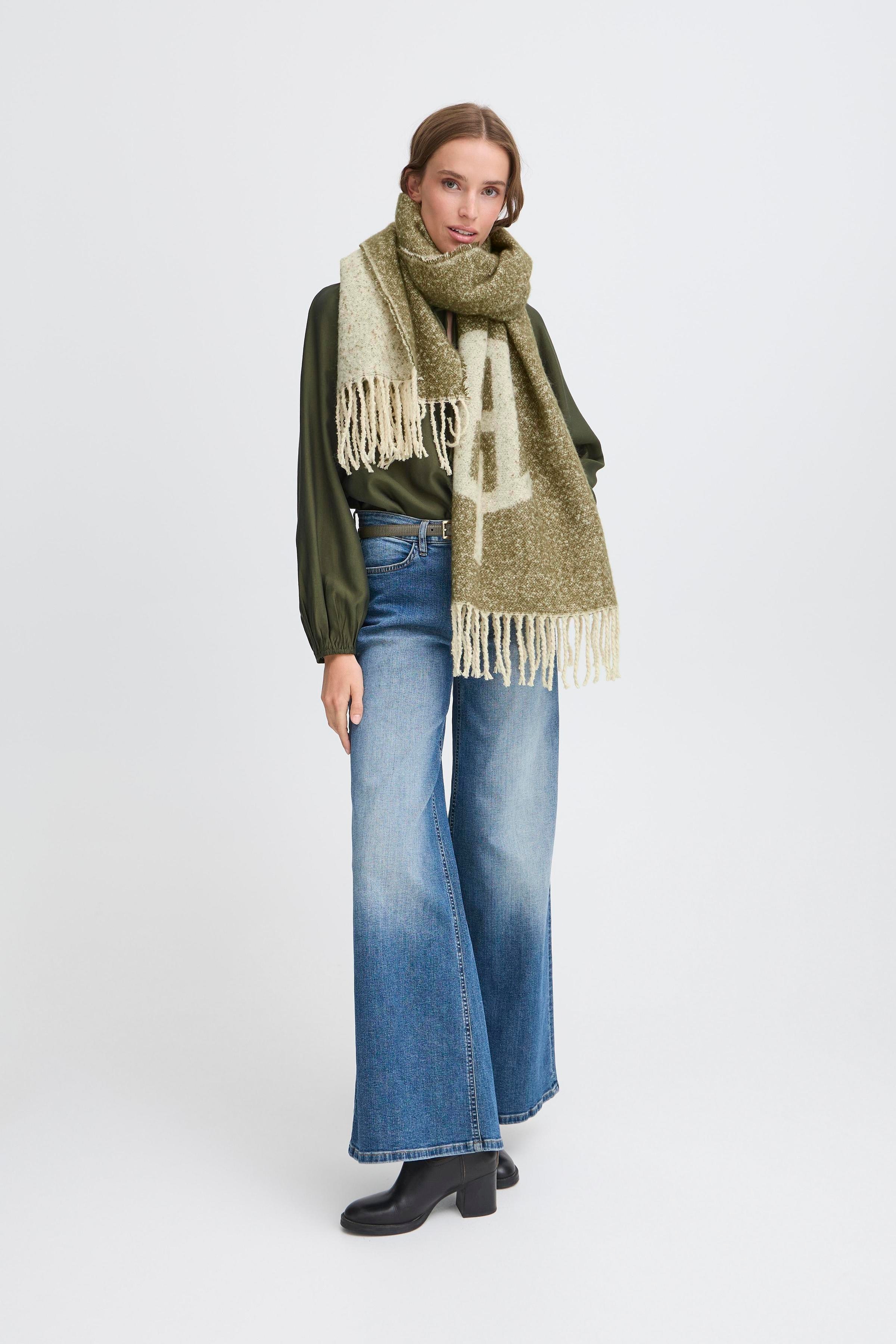 IALEGINA Skjerf LOOKBOOK FRONT 20119807-190510
