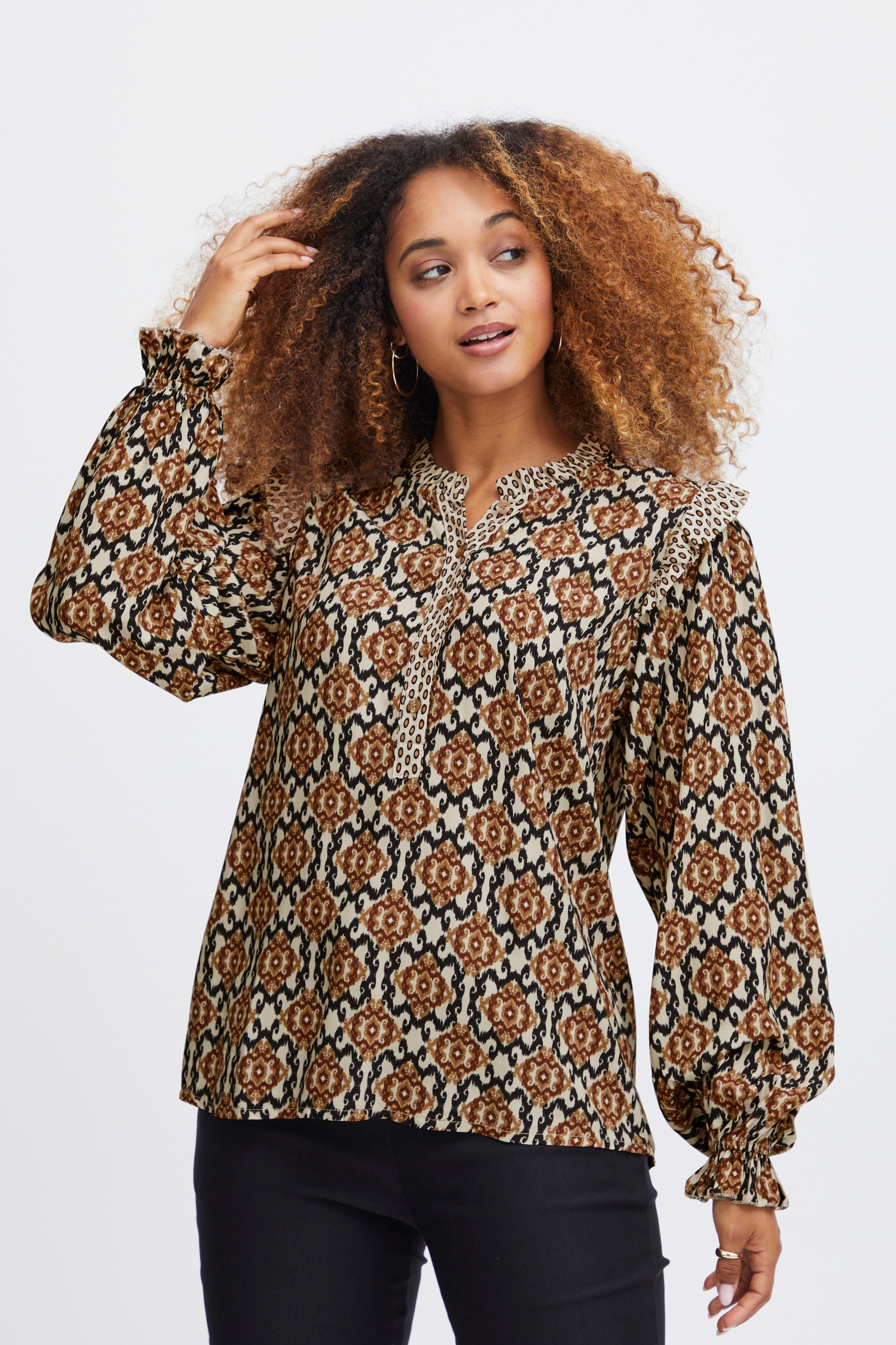 SBALORA Bluse LOOKBOOK FRONT 22100434-140002