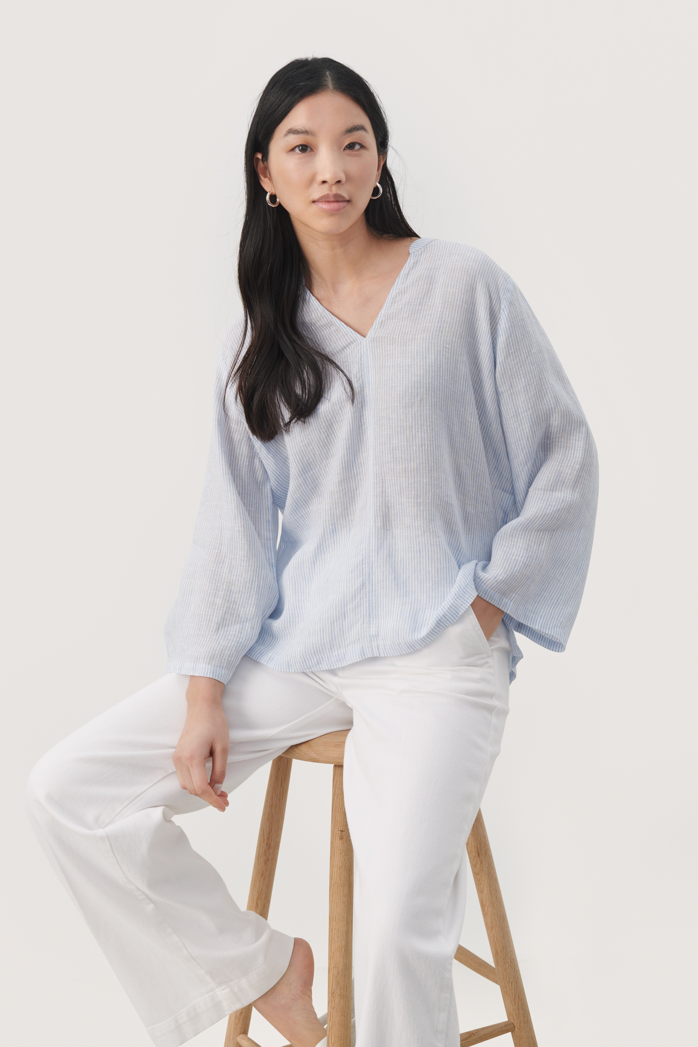 GerthaPW Linen blouse LOOKBOOK FRONT 30308599-302907