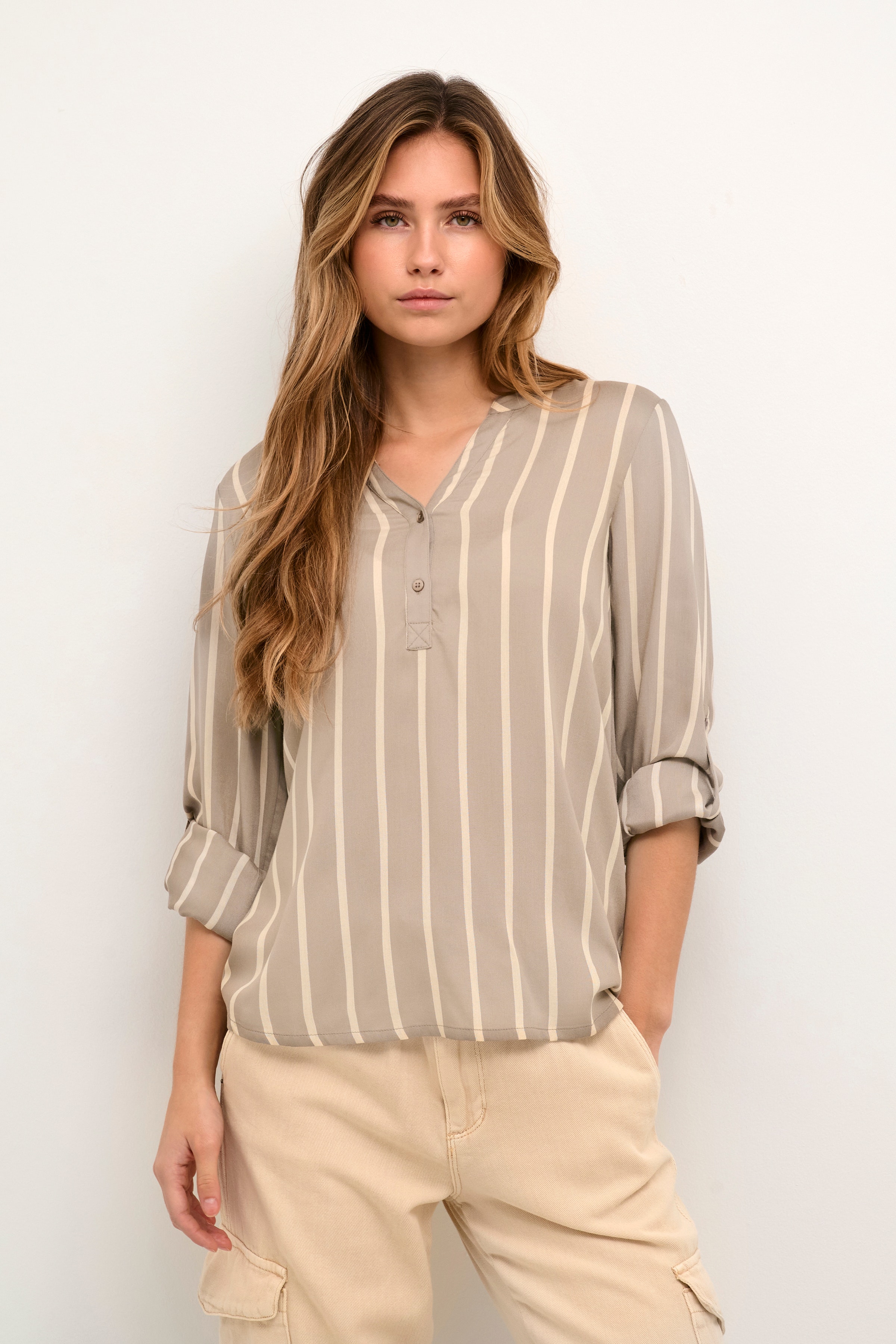 KAstridy Blouse LOOKBOOK FRONT 10504279-104249