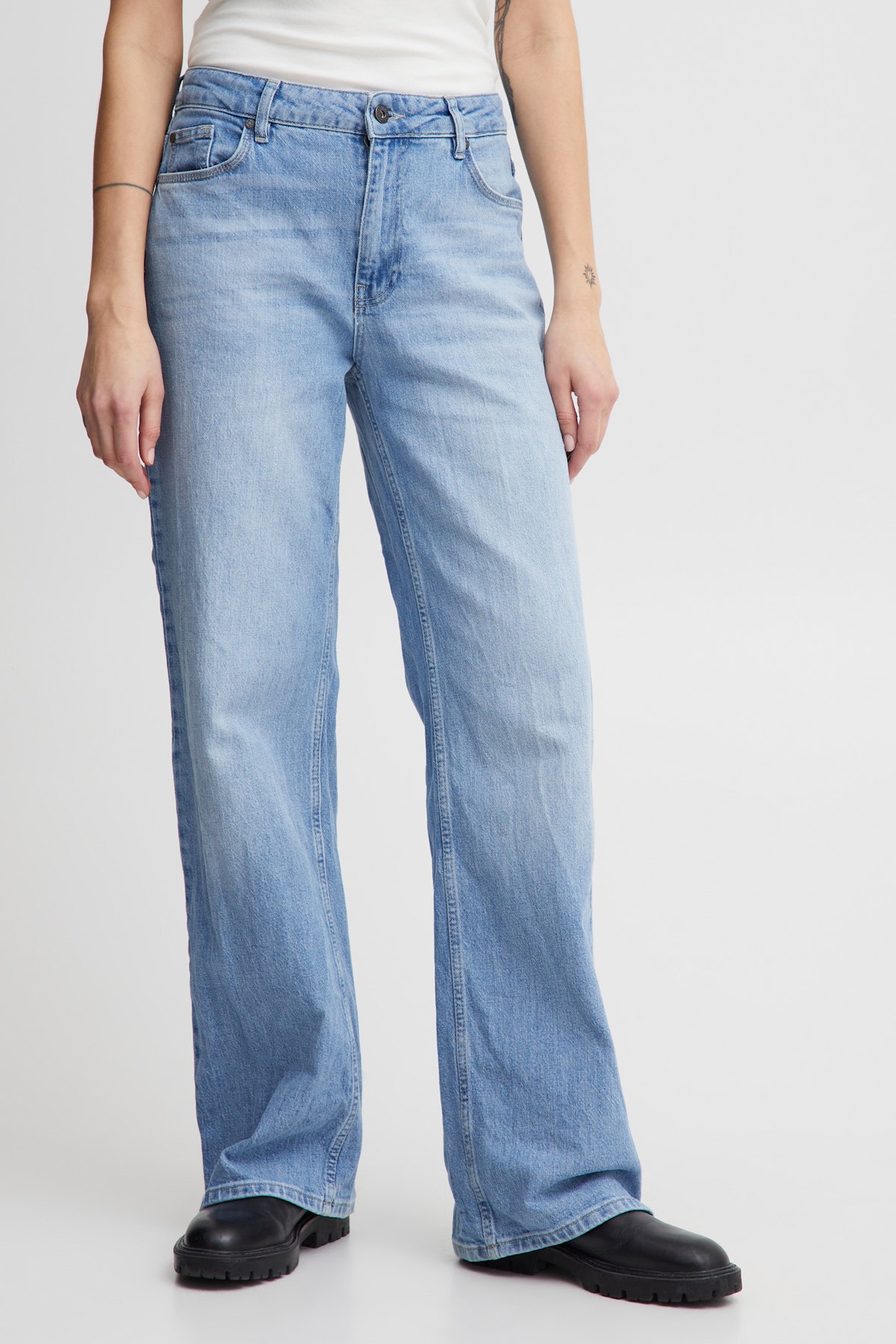 【BOK PLACE】Light blue washing span wave long wide denim pt BOK PLACE】Black blue washing span long bootcut denim pt