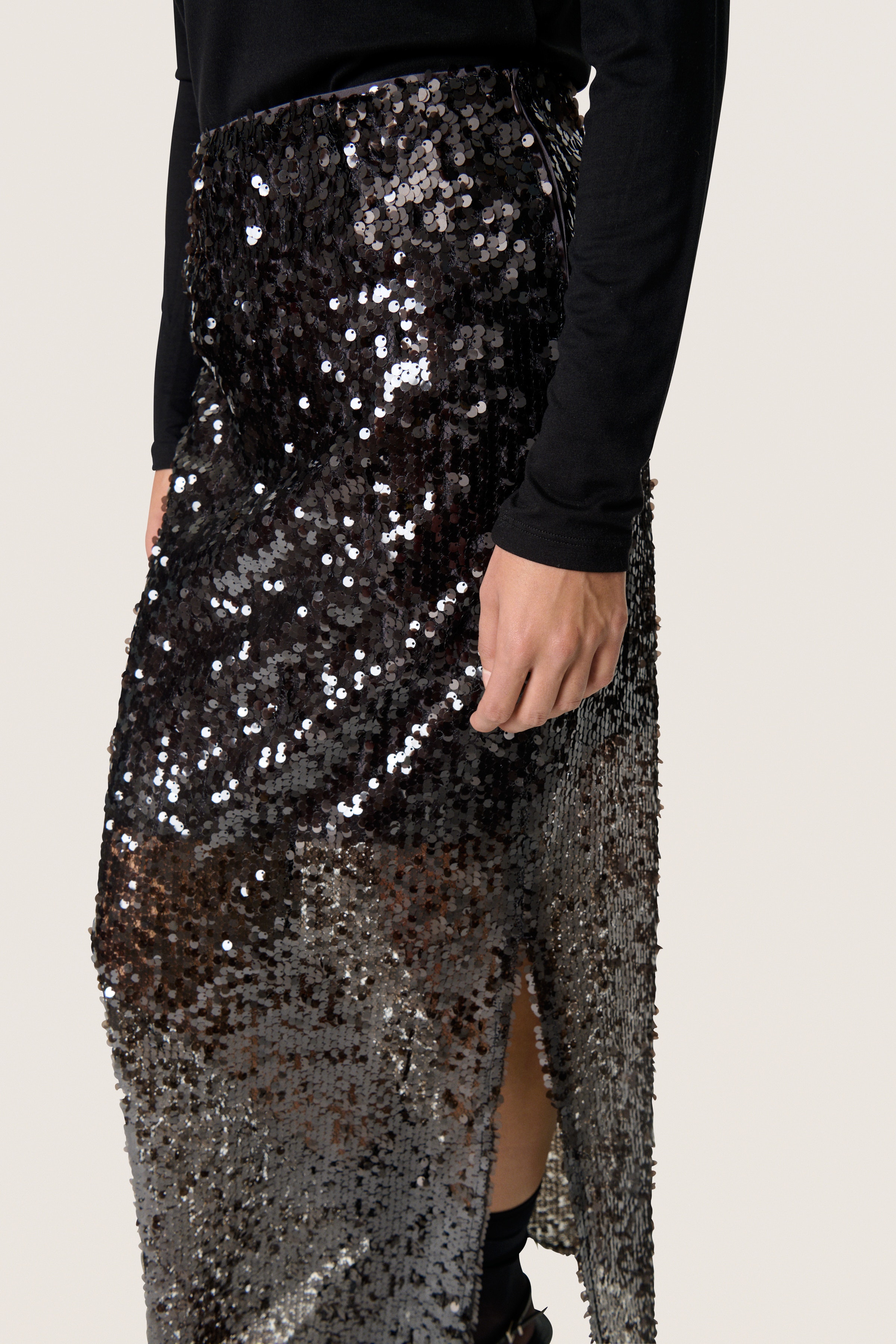 SLCochella Skirt LOOKBOOK DETAIL 30408627-191109