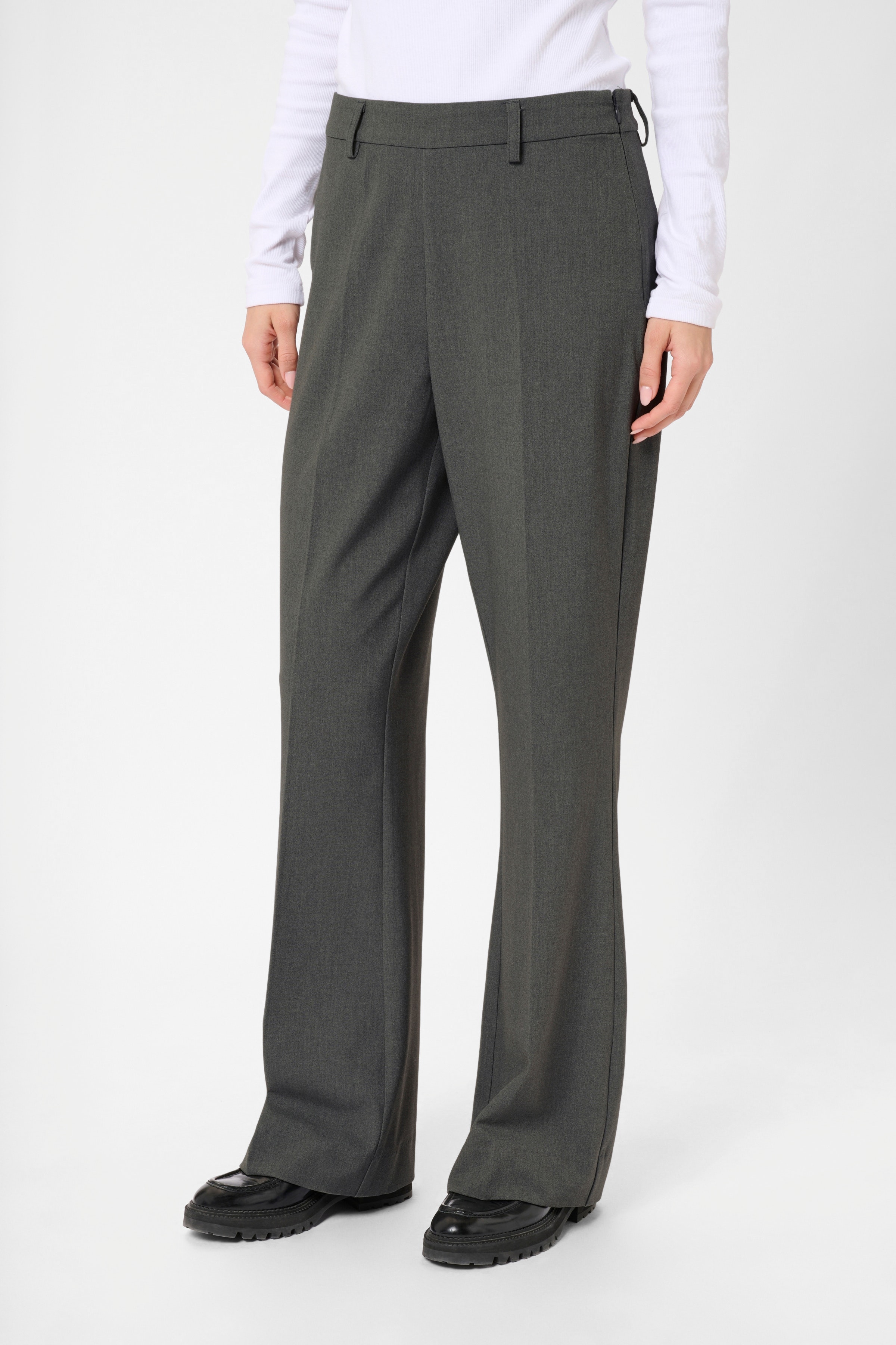 KAollie Hose LOOKBOOK FRONT 10510950-100123