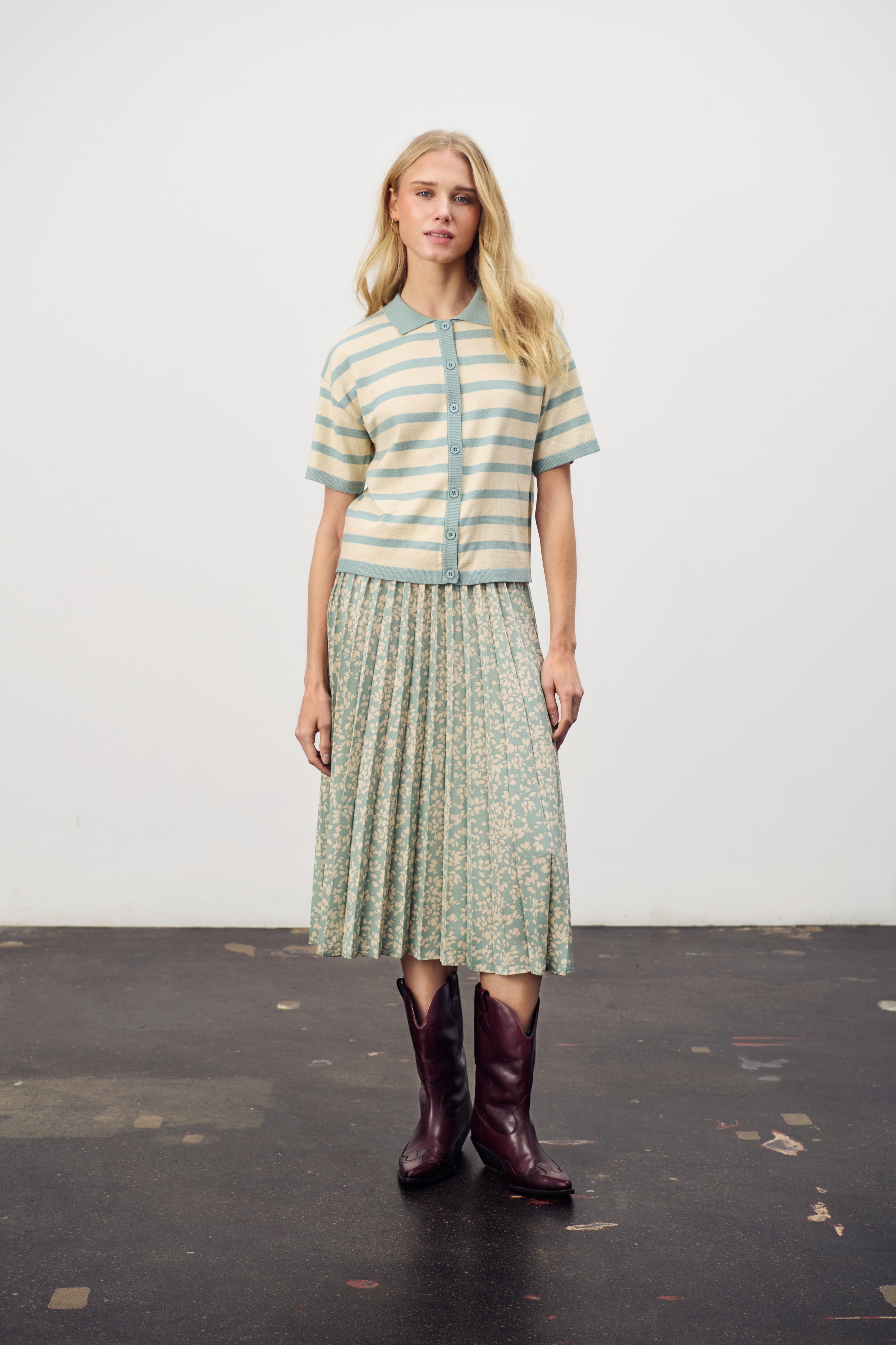 LikamSZ Cardigan LOCATION NONE 30514160-303958