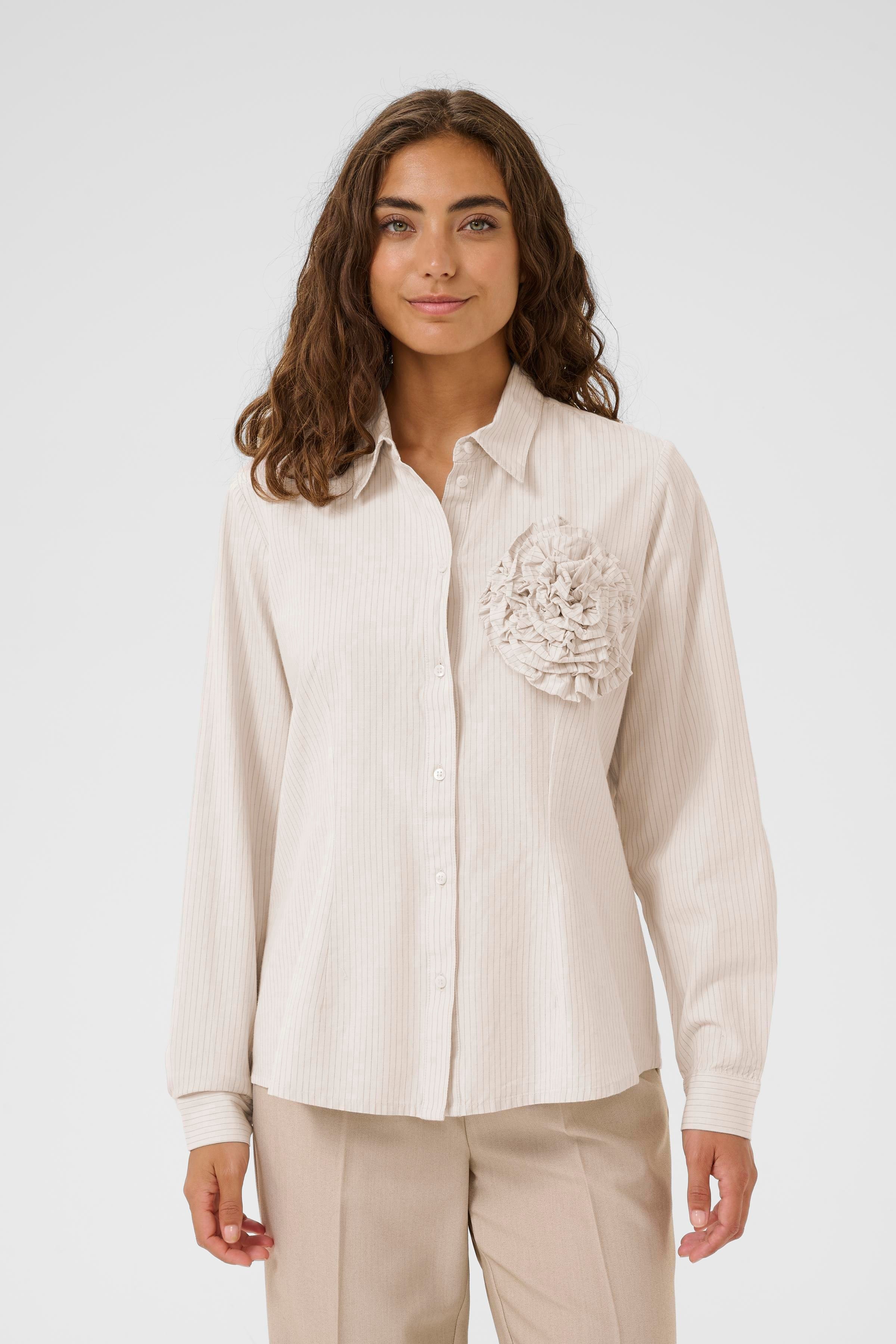 CUkosy Shirt with rosette LOOKBOOK FRONT 50112671-108897