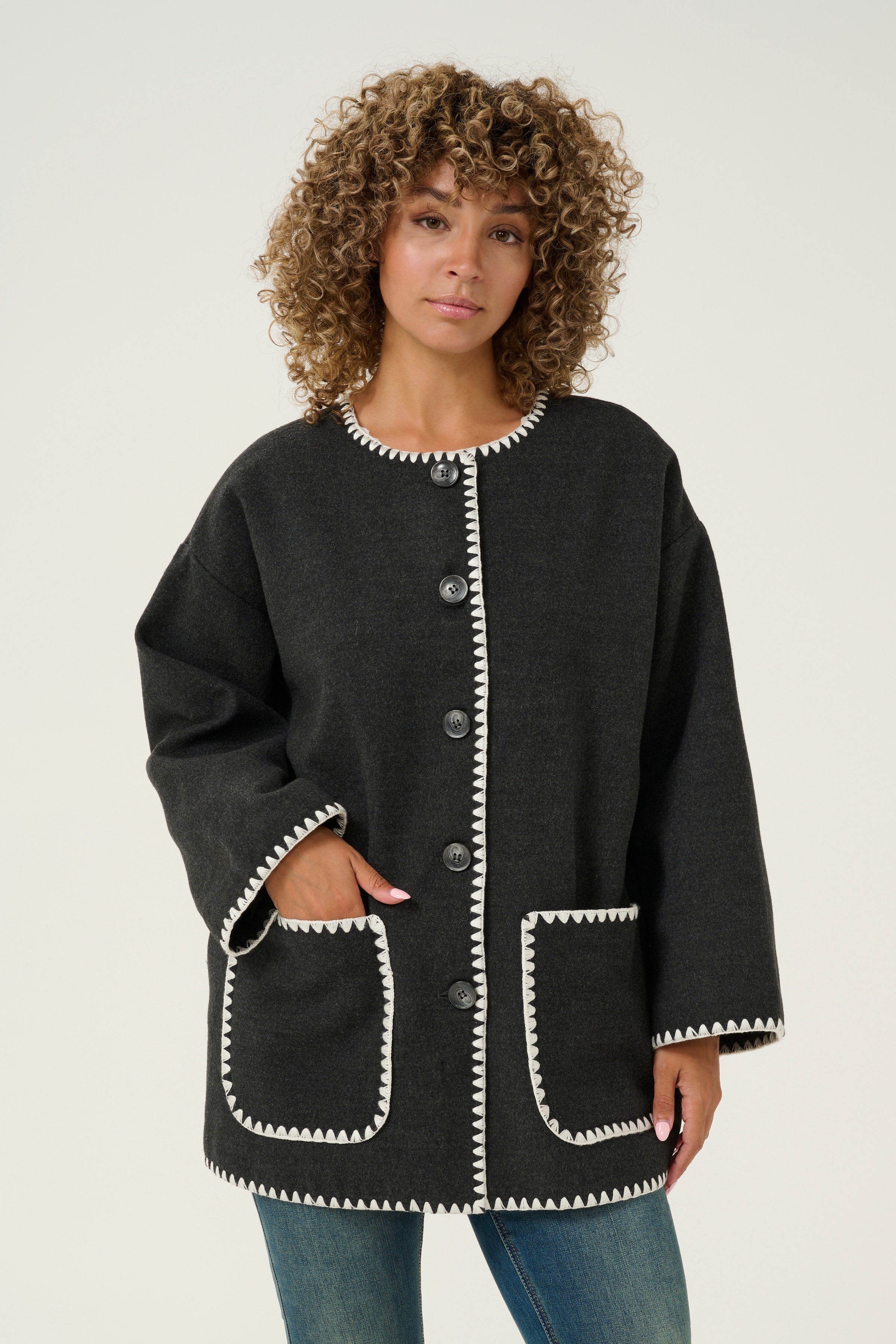 CRNula Coat LOOKBOOK FRONT 10613040-101156