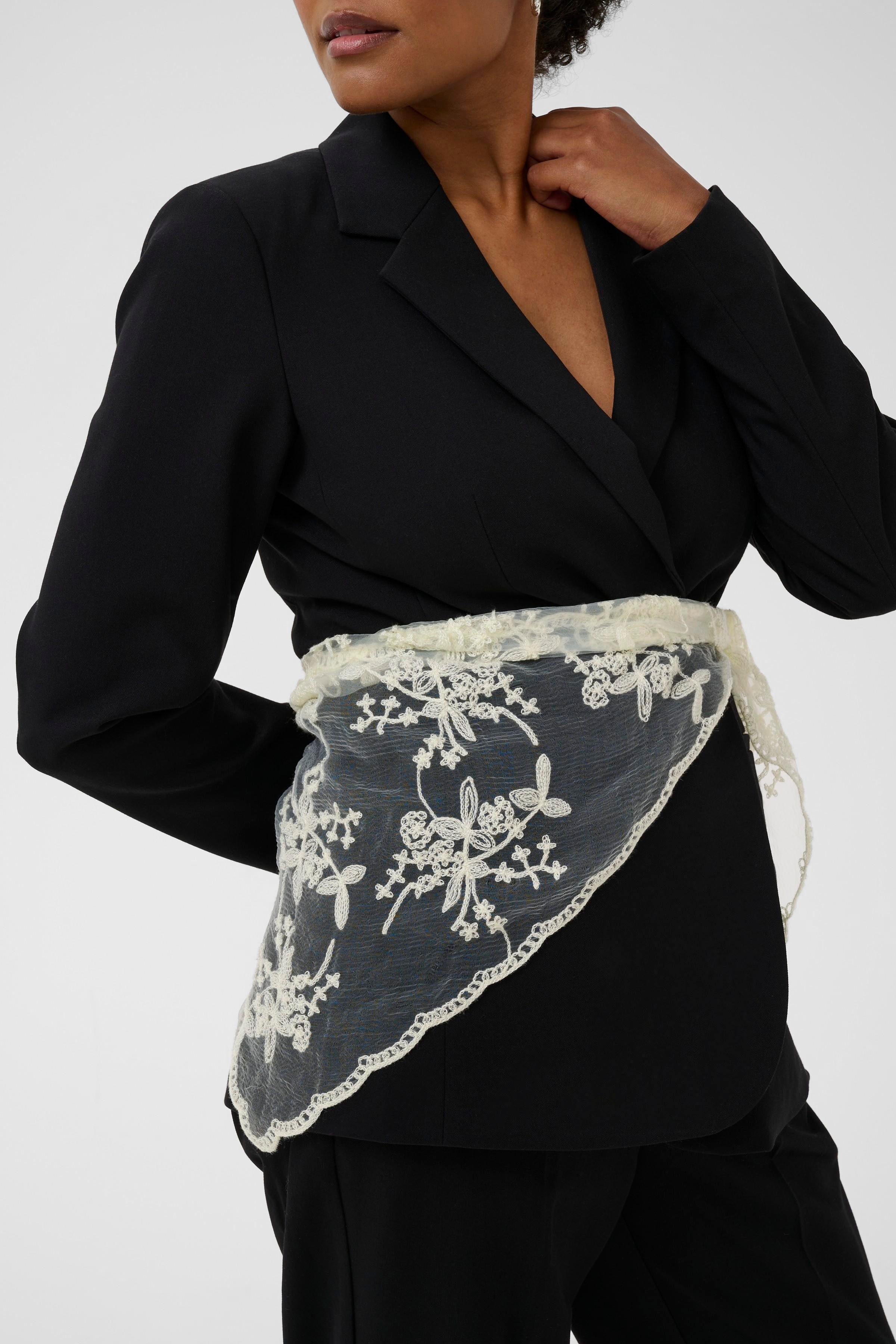 KAhally Blondeskjerf LOOKBOOK DETAIL 10512265-110602