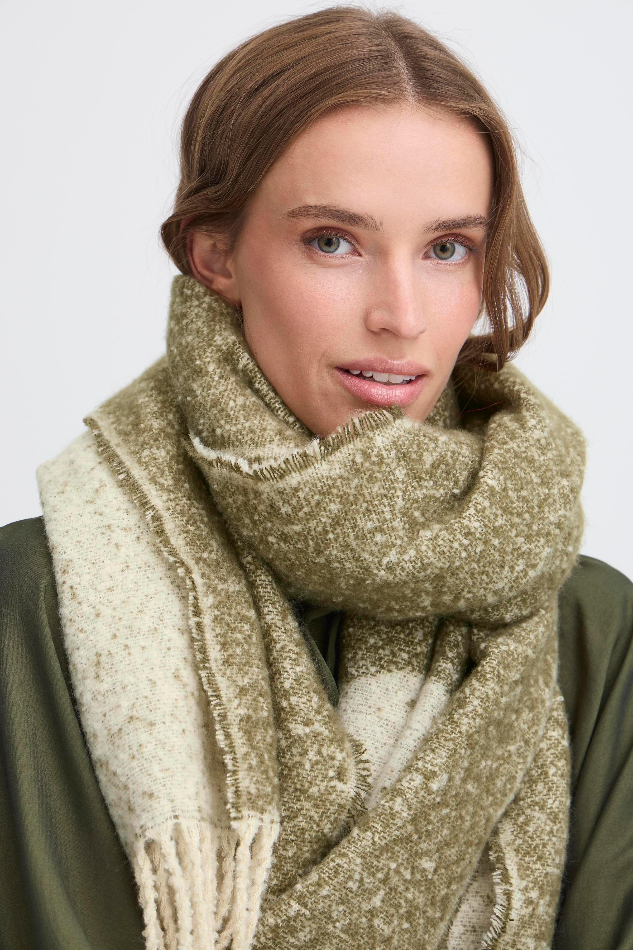 IALEGINA Skjerf LOOKBOOK FRONT 20119807-190510
