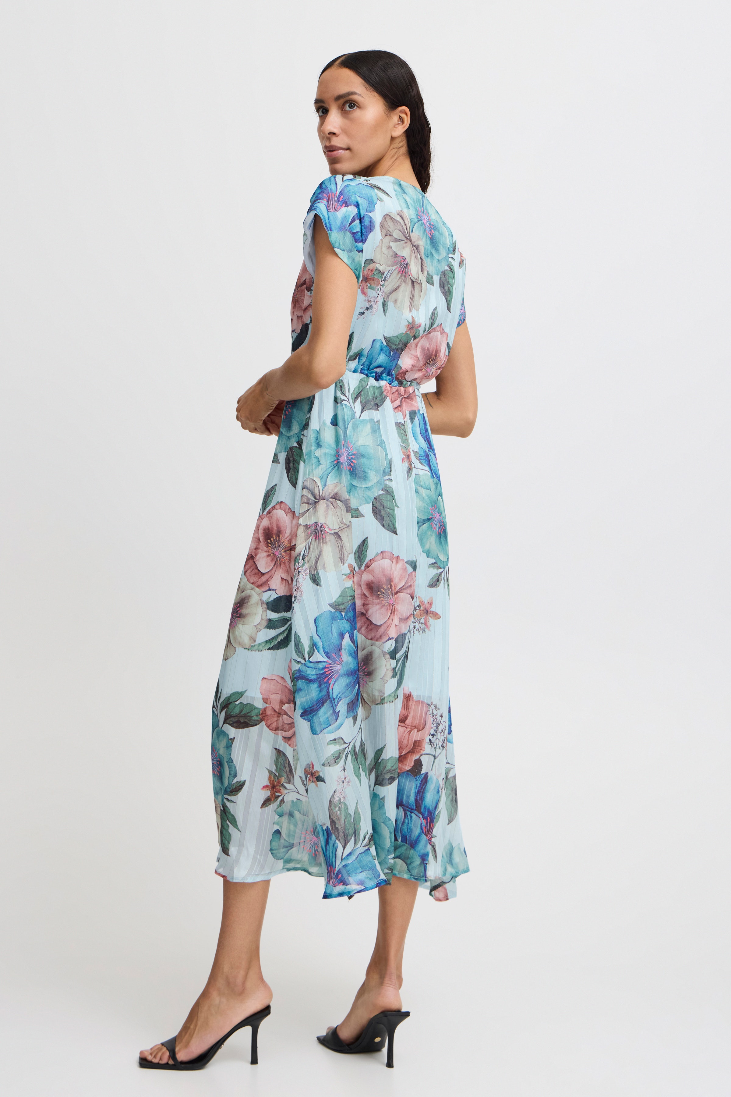 BYJAQUELYN Kleid LOOKBOOK BACK 20815748-203054