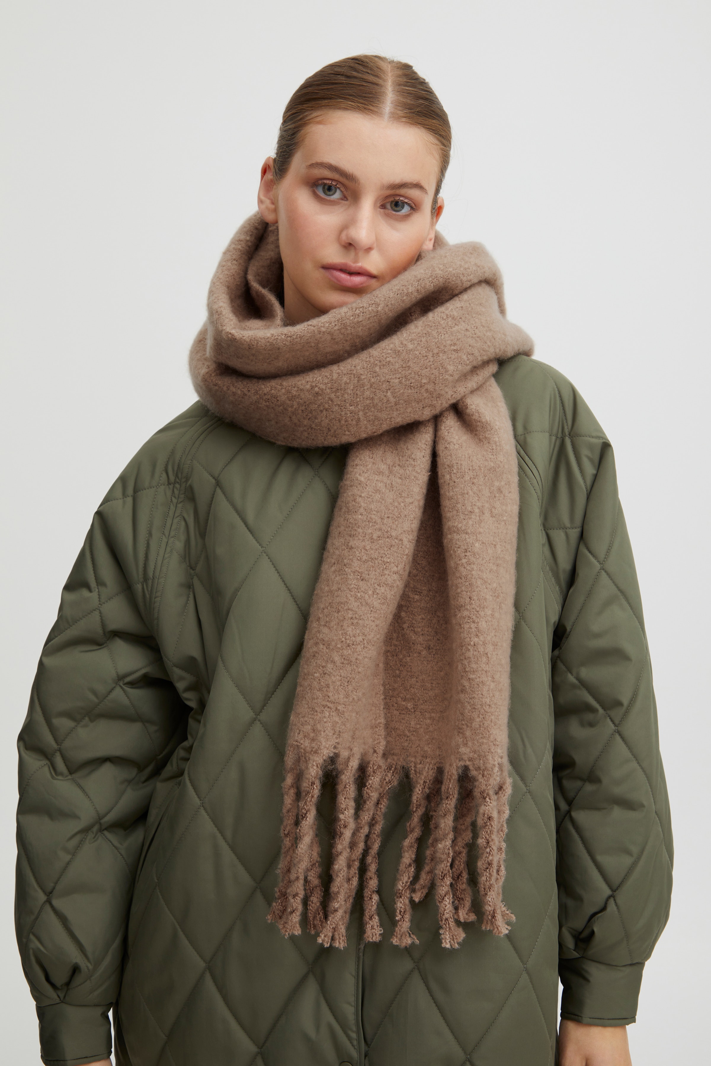 IABREW Scarf LOOKBOOK FRONT 20112665-161310