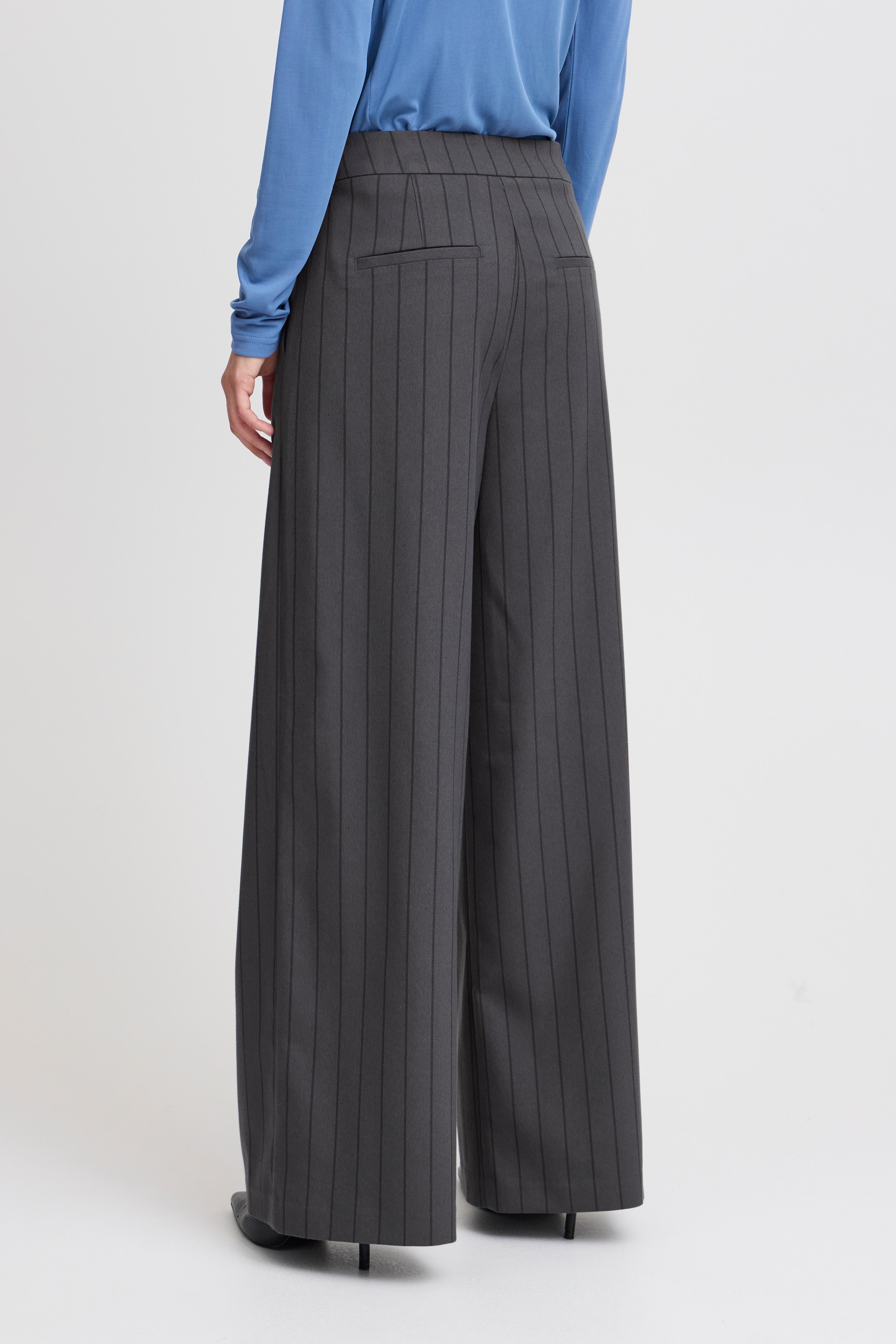 BYEFFANIA Hose LOOKBOOK BACK 20815180-203360