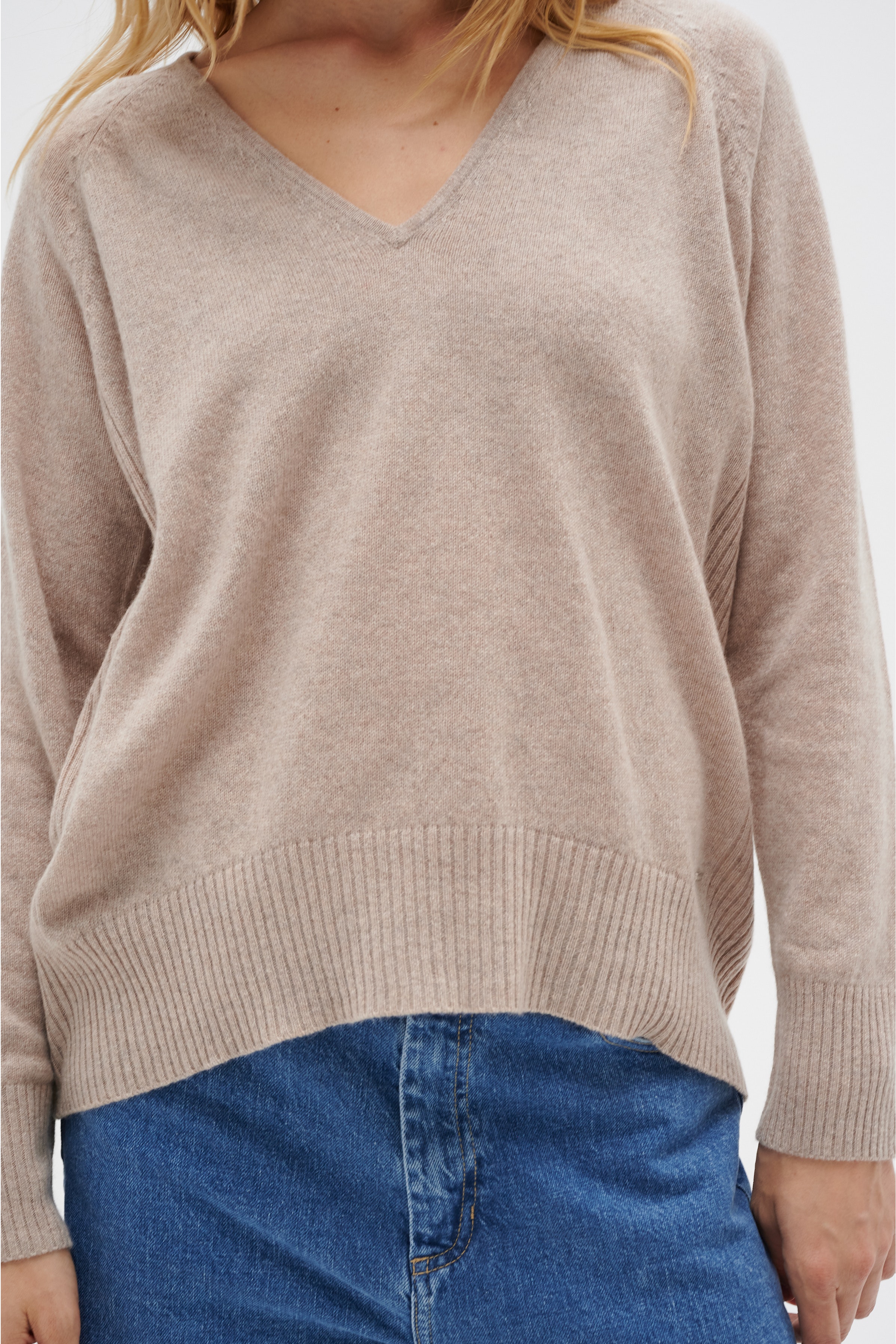 Lukka V-neck Cashmere Pullover LOOKBOOK DETAIL 30104240-10110