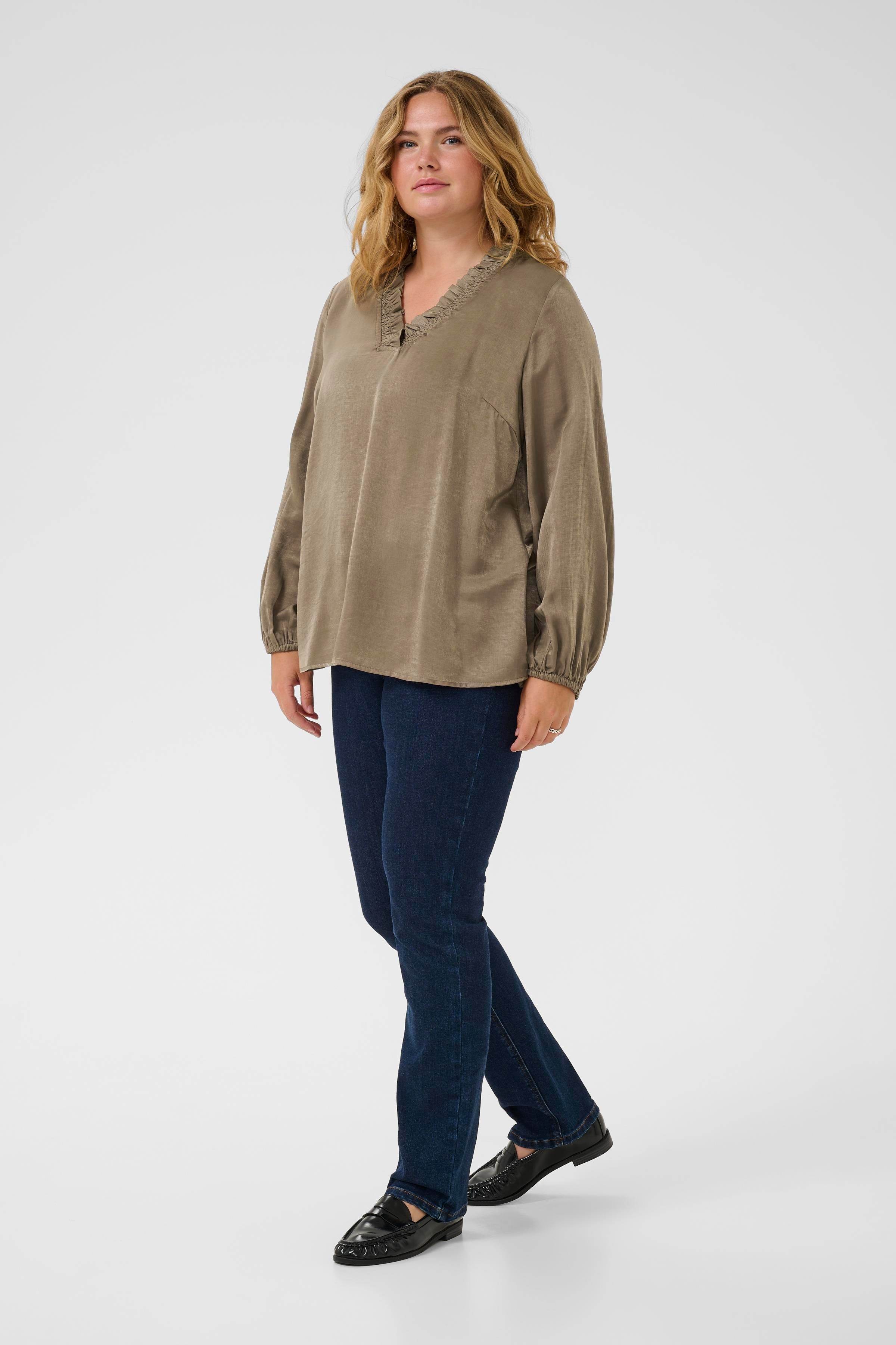 KCmilia Bluse LOOKBOOK FRONT 10583774-190808