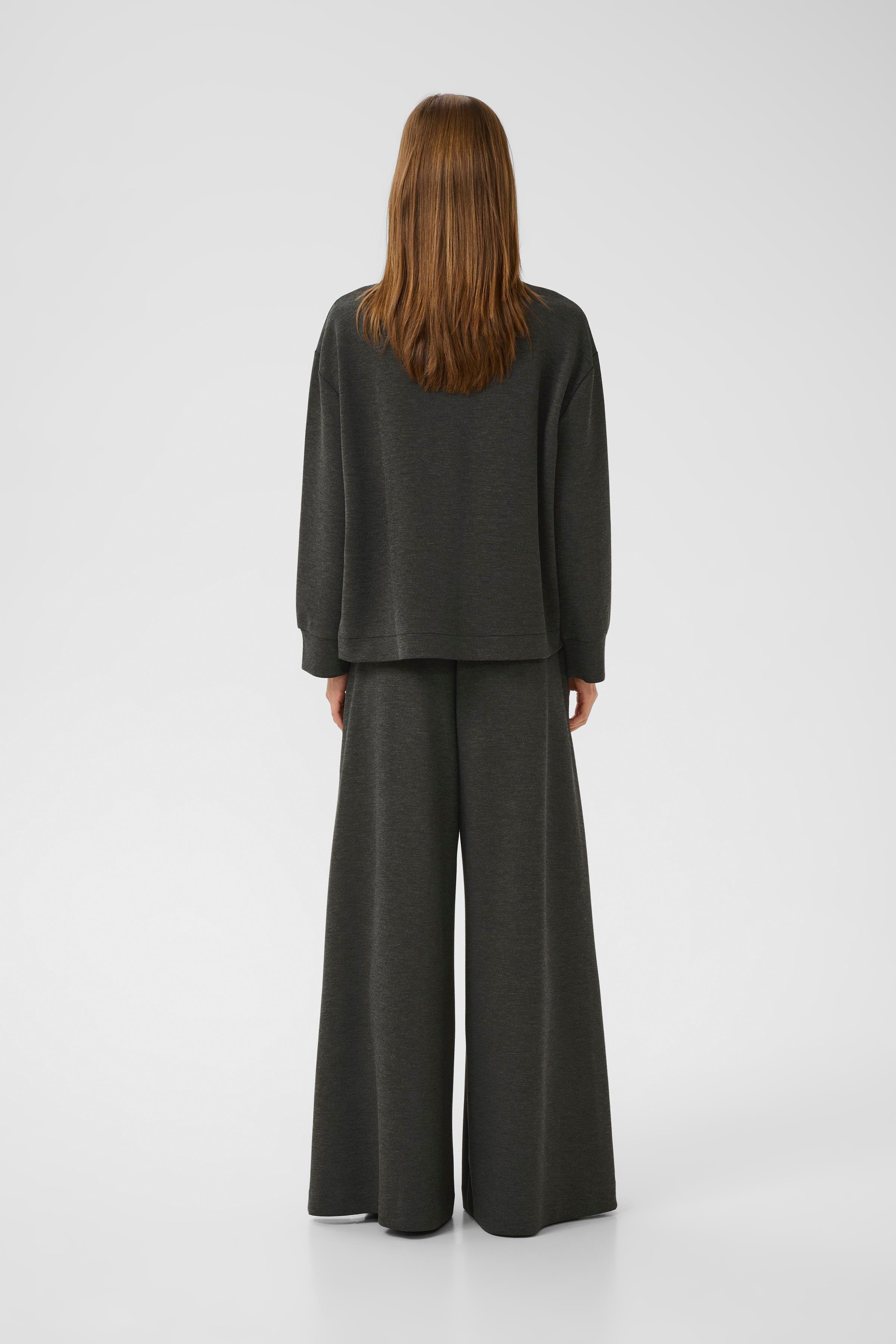 GidaIW Sweatshirt LOOKBOOK BACK 30111104-300596
