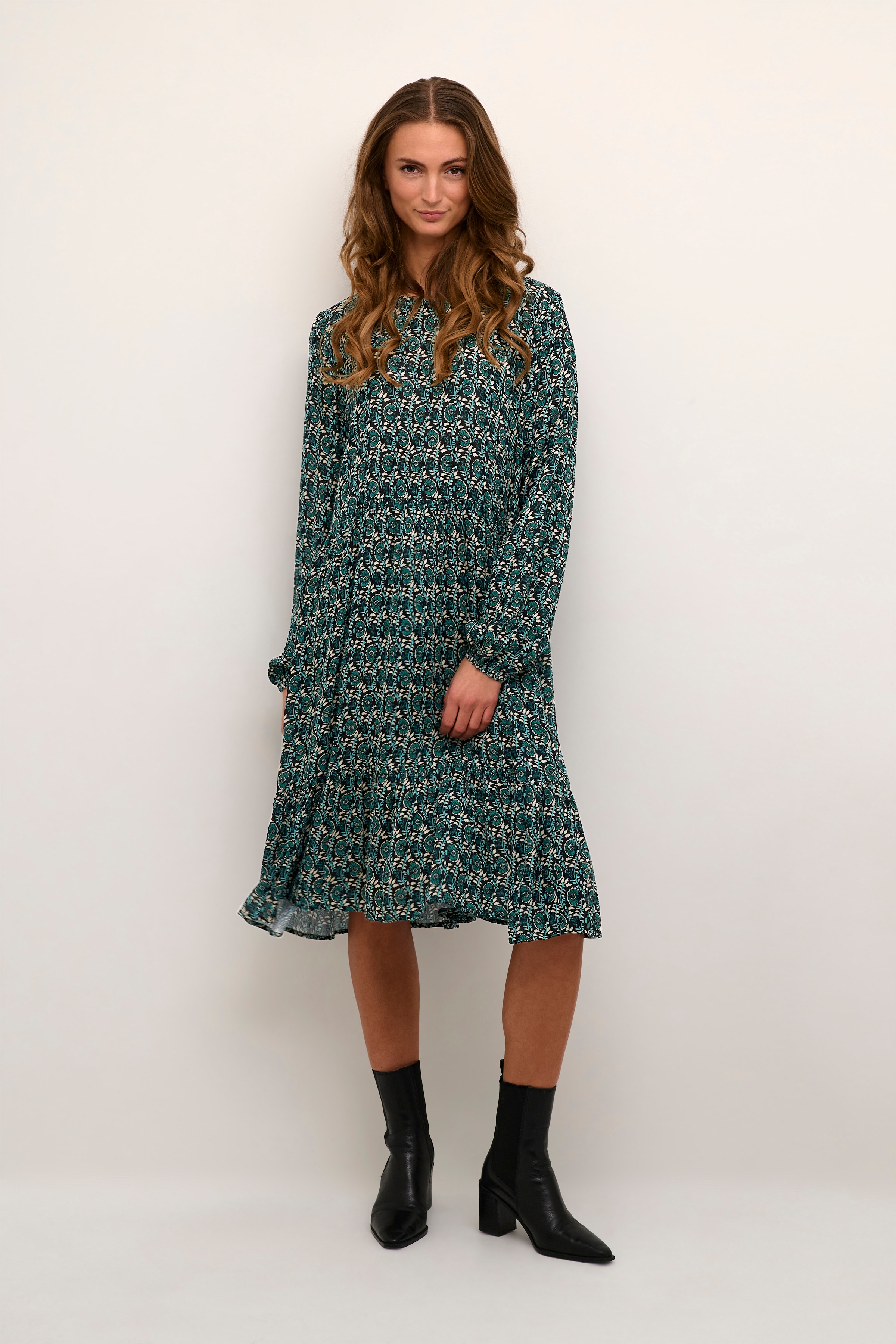 KAkarina Kjole LOOKBOOK FRONT 10507938-104894